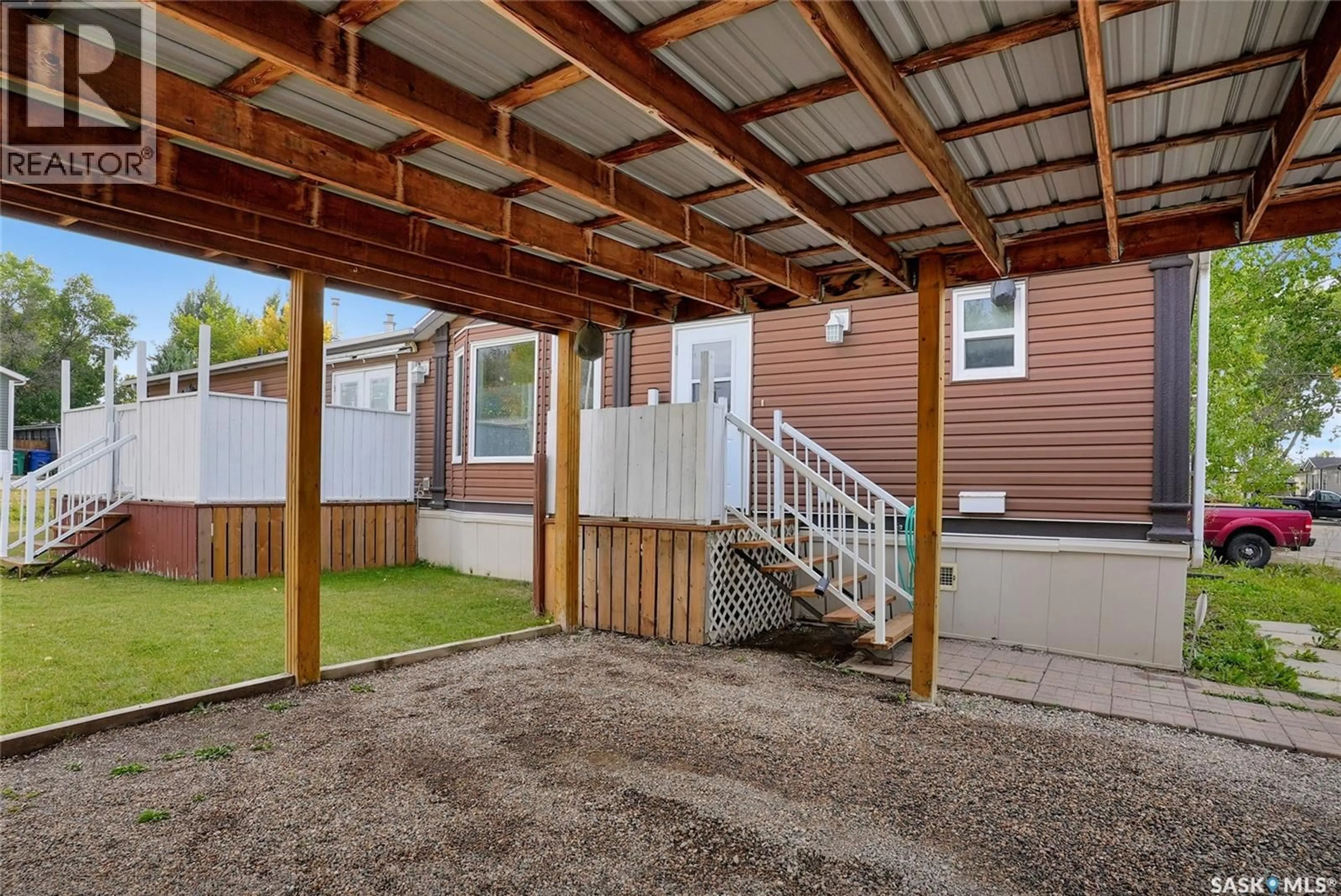 Patio, street for F2 - 1455 9TH AVENUE, Moose Jaw Saskatchewan S6J1C6