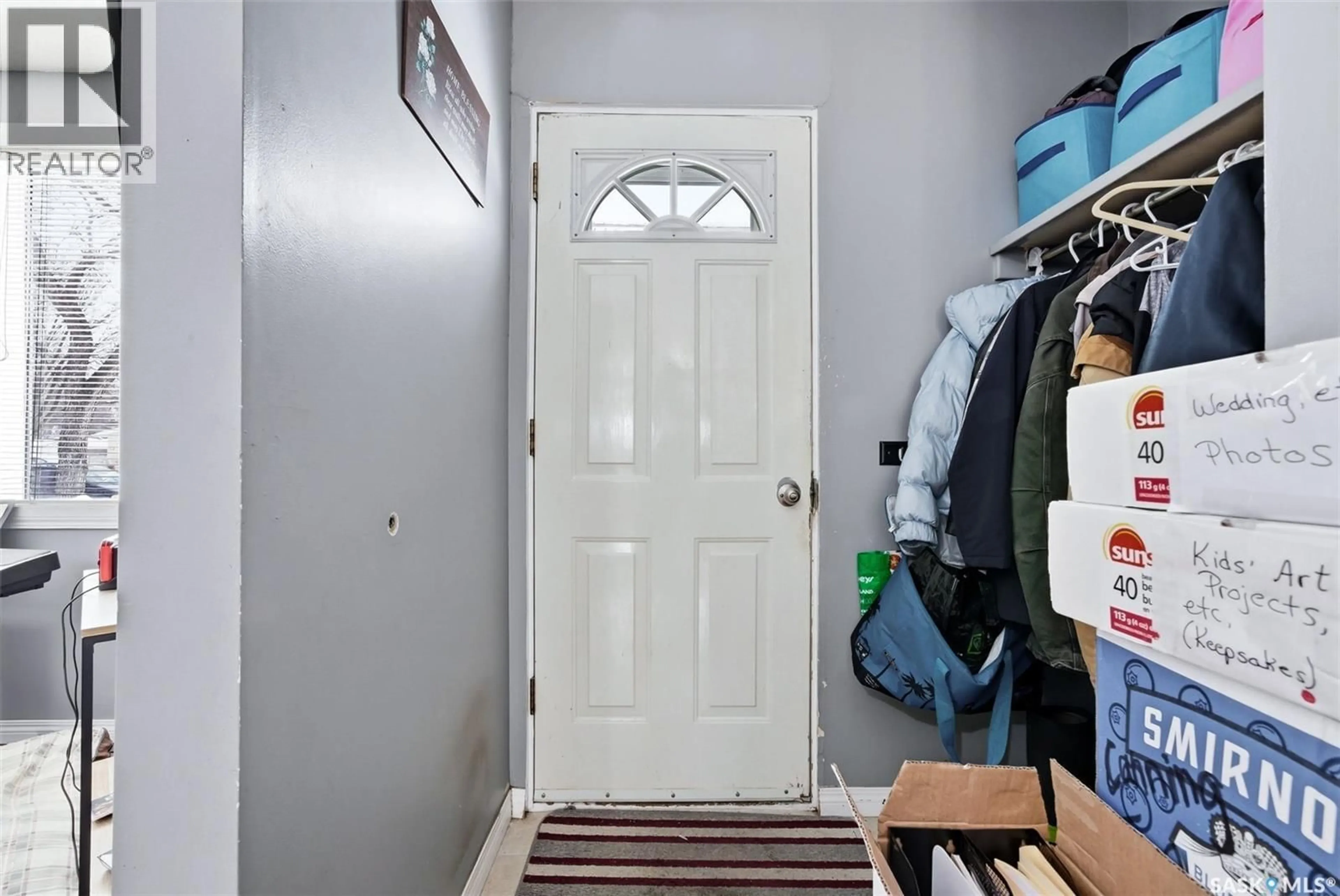 Indoor entryway for 2804 GRANT ROAD, Regina Saskatchewan S4S5G2