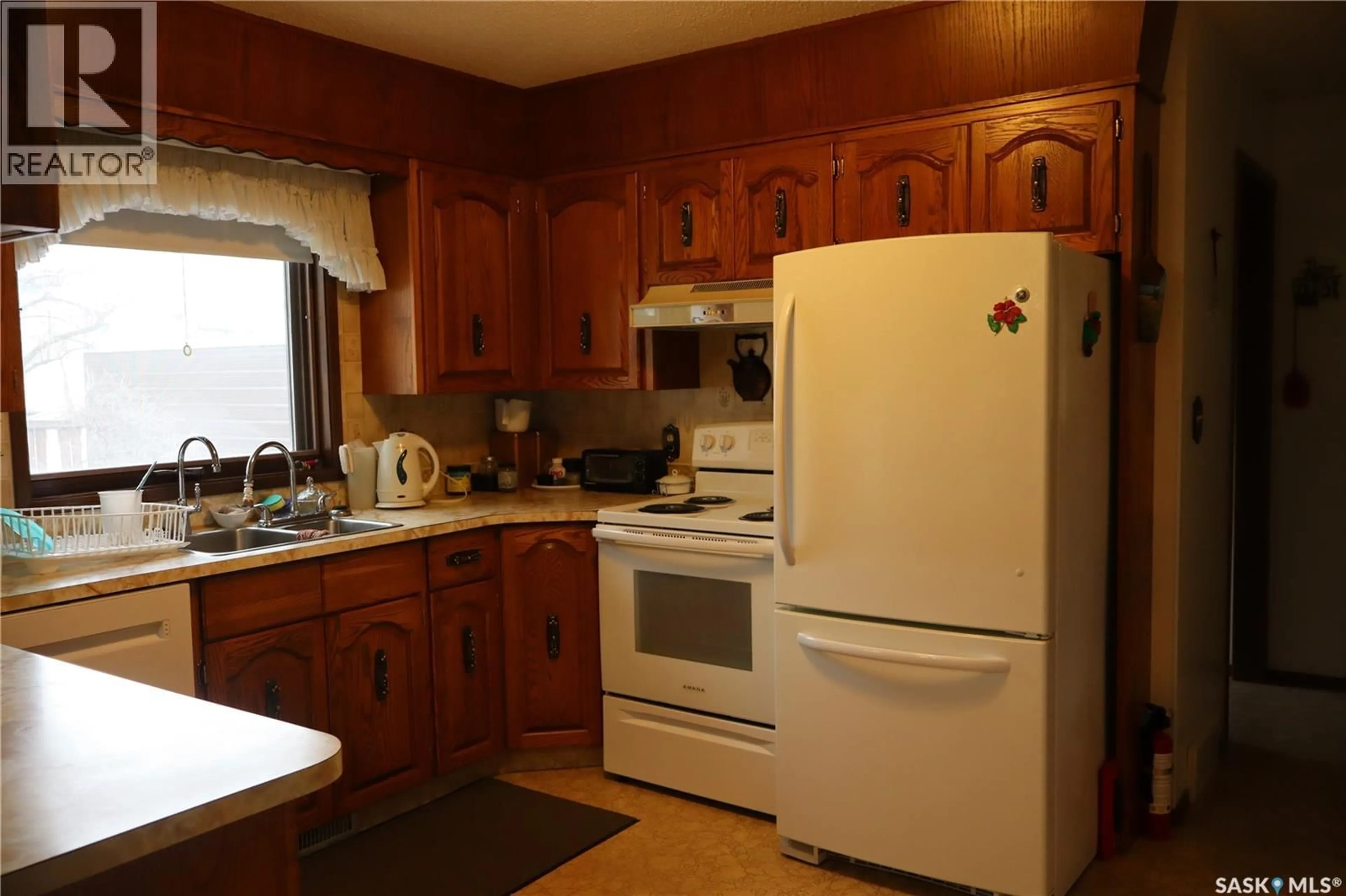 Standard kitchen, unknown for 105 MAGNAN STREET, Gravelbourg Saskatchewan S0H1X0