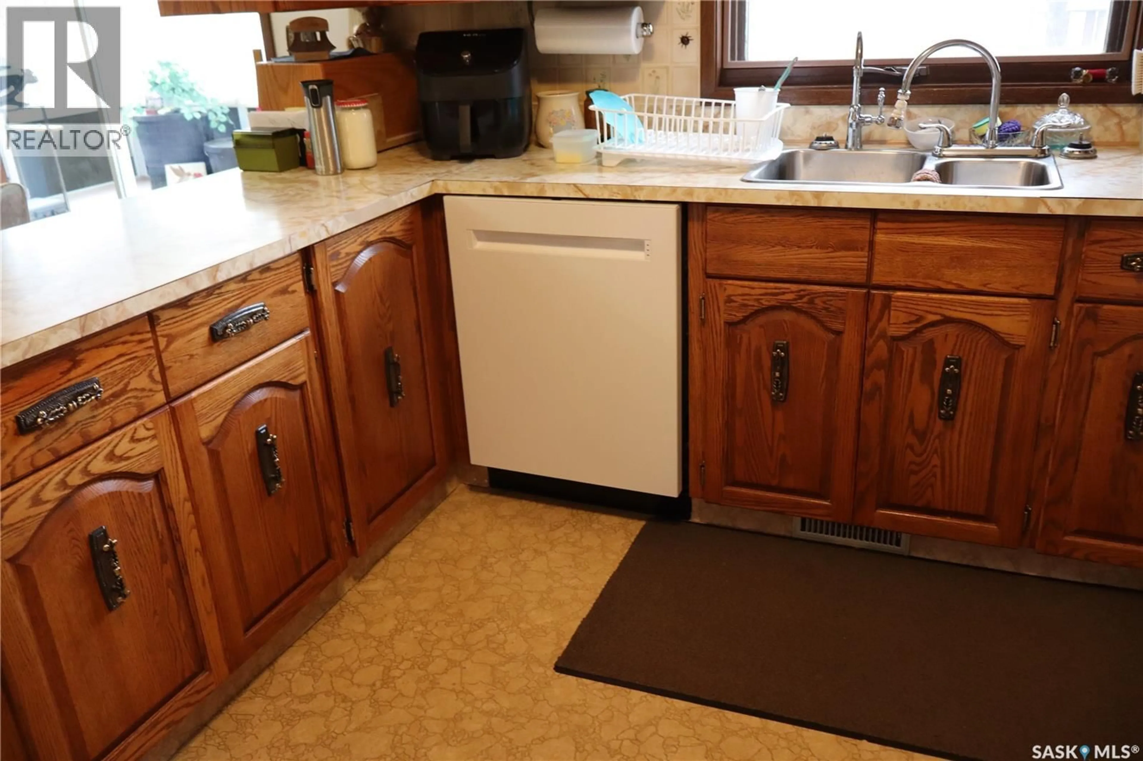 Standard kitchen, unknown for 105 MAGNAN STREET, Gravelbourg Saskatchewan S0H1X0