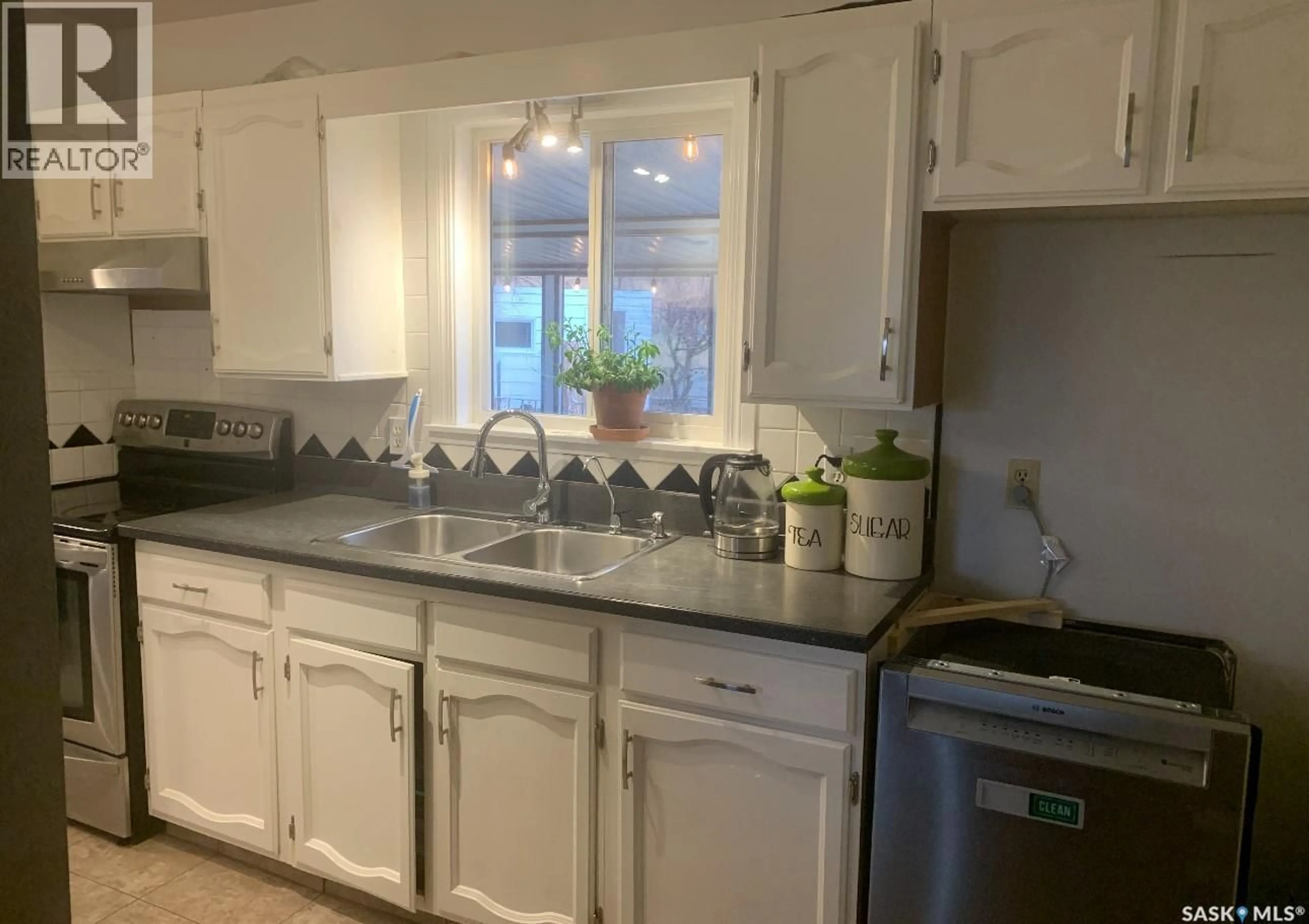 Standard kitchen, unknown for 419 2ND AVENUE, Rockglen Saskatchewan S0H3R0