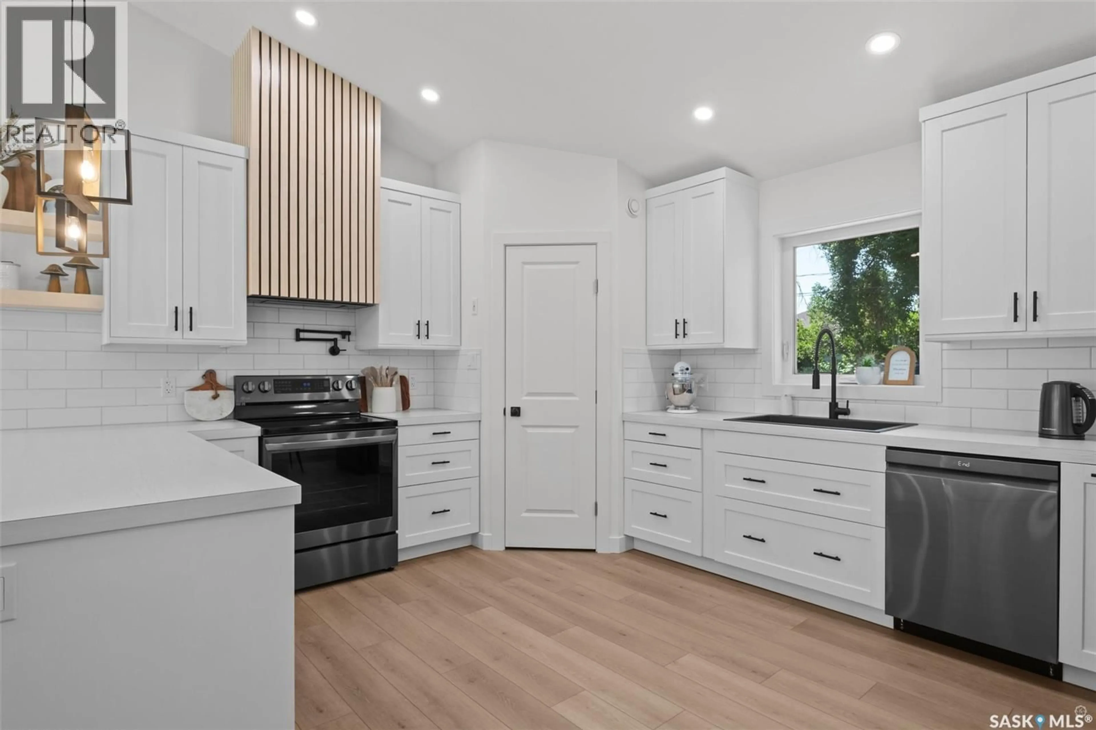 Open concept kitchen, unknown for 41 19TH STREET, Prince Albert Saskatchewan S6V1J1