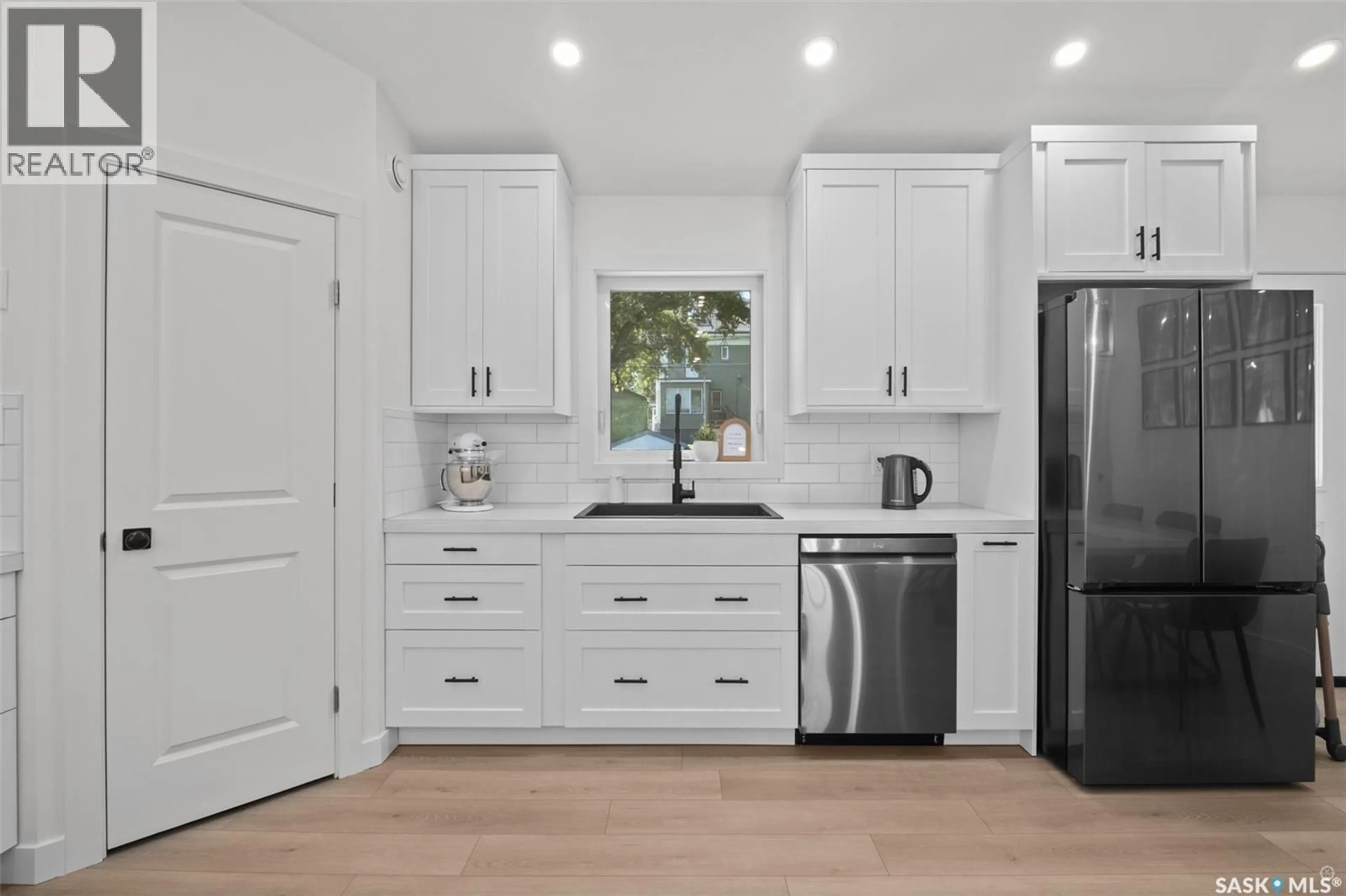 Open concept kitchen, unknown for 41 19TH STREET, Prince Albert Saskatchewan S6V1J1