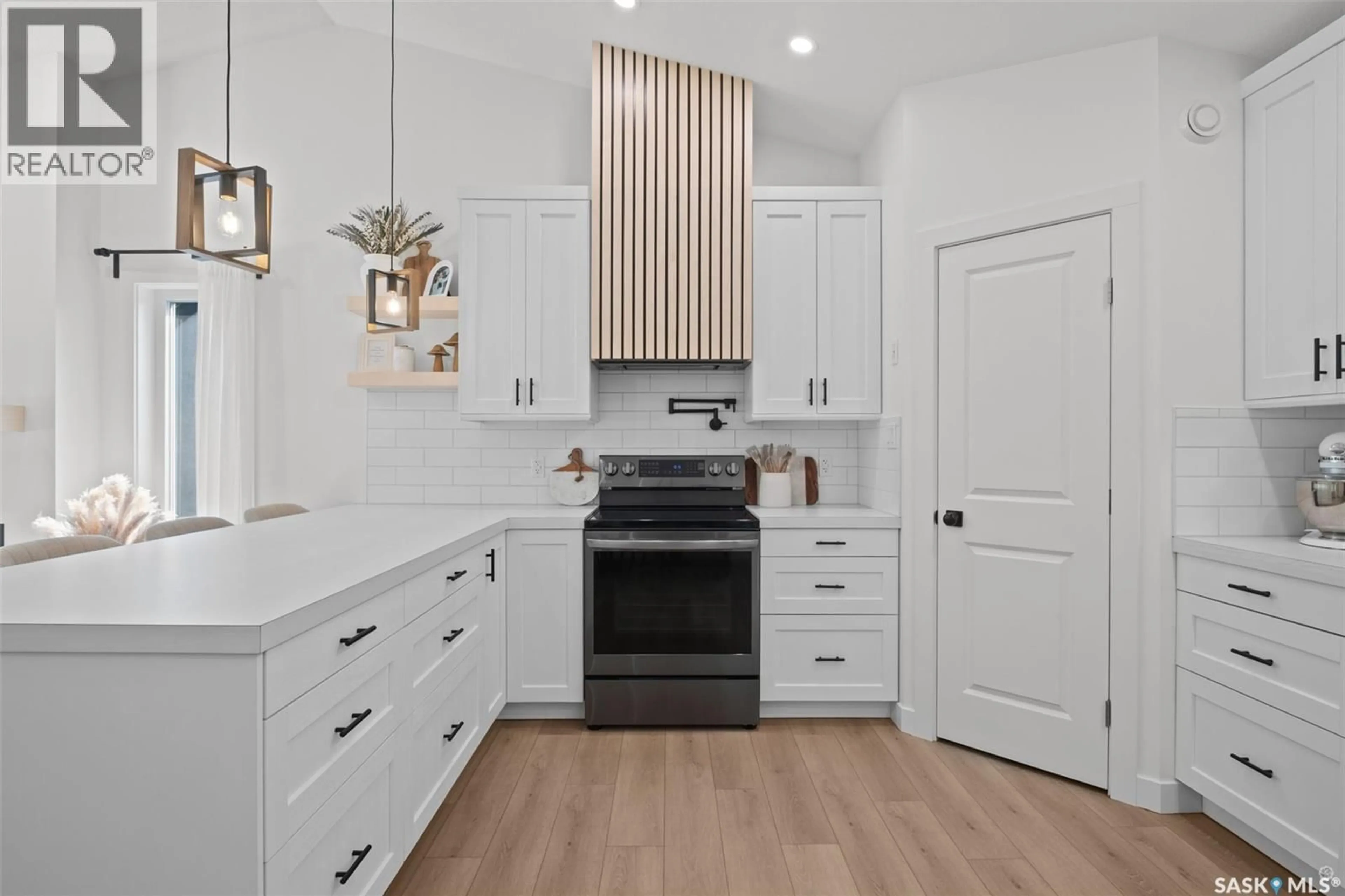 Open concept kitchen, unknown for 41 19TH STREET, Prince Albert Saskatchewan S6V1J1