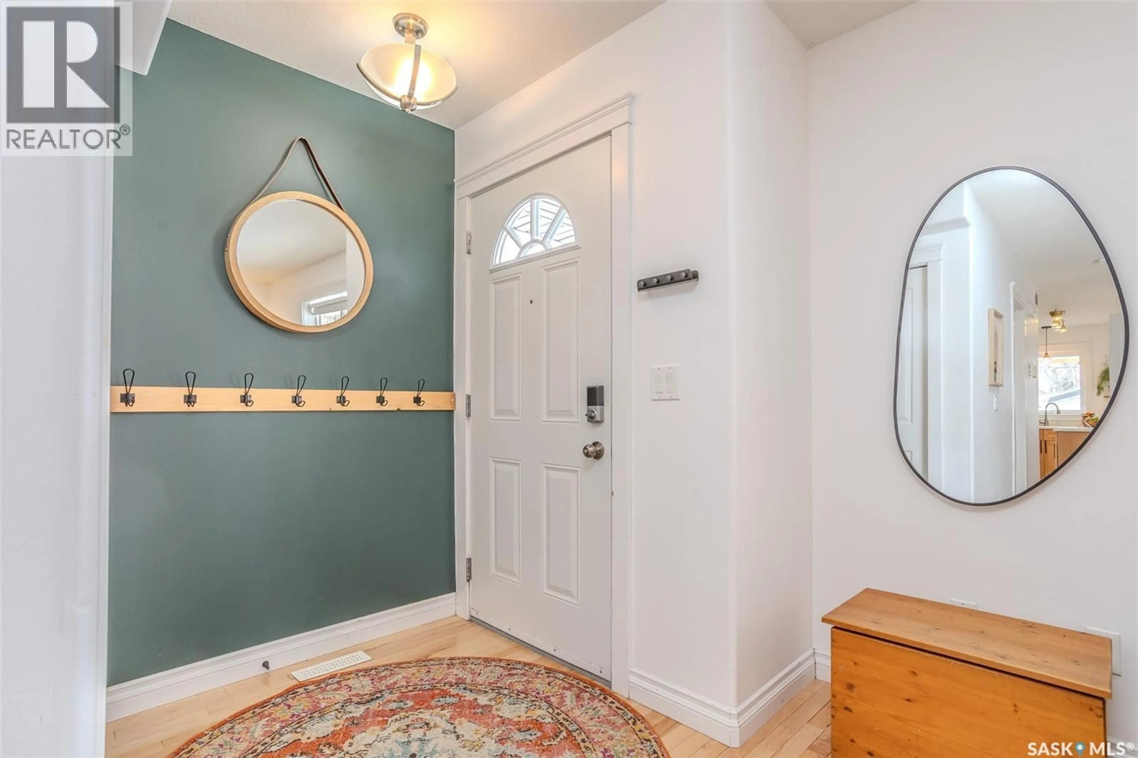 Indoor entryway for 1217 KILBURN AVENUE, Saskatoon Saskatchewan S7M0J6