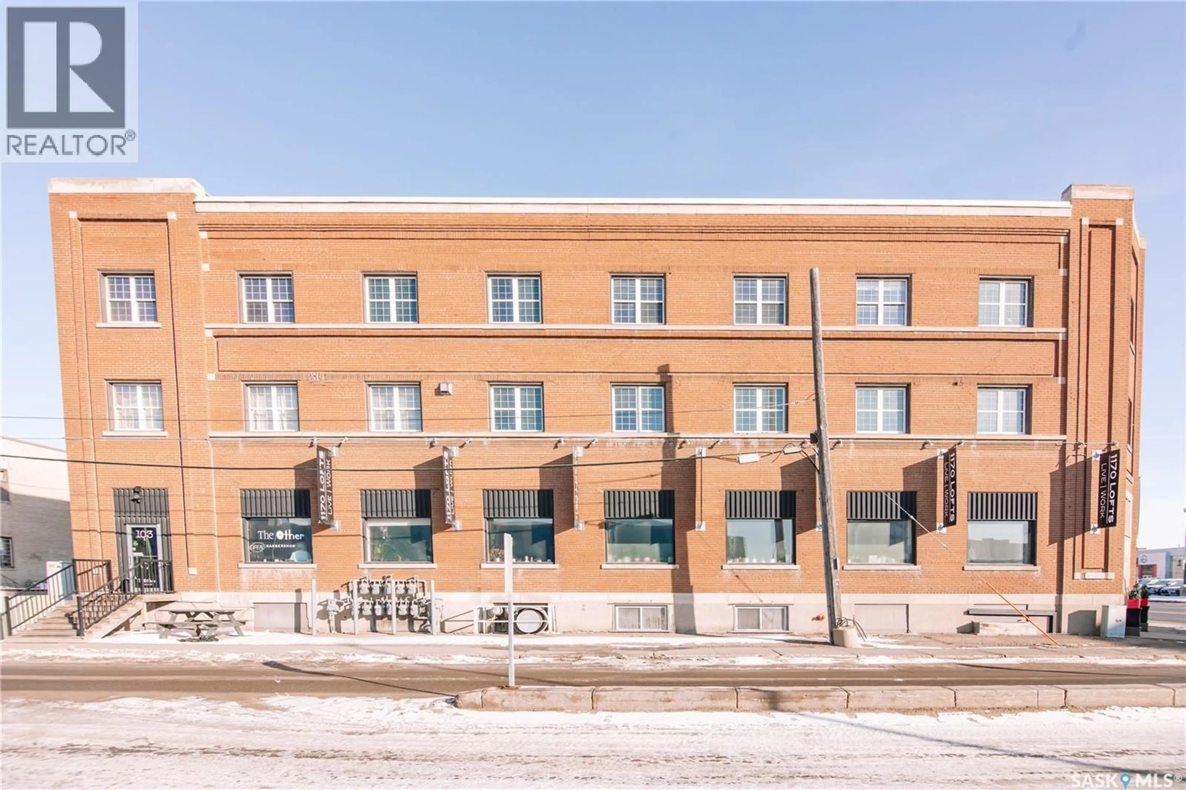 Patio, building for 304 1170 BROAD STREET, Regina Saskatchewan S4R1X2