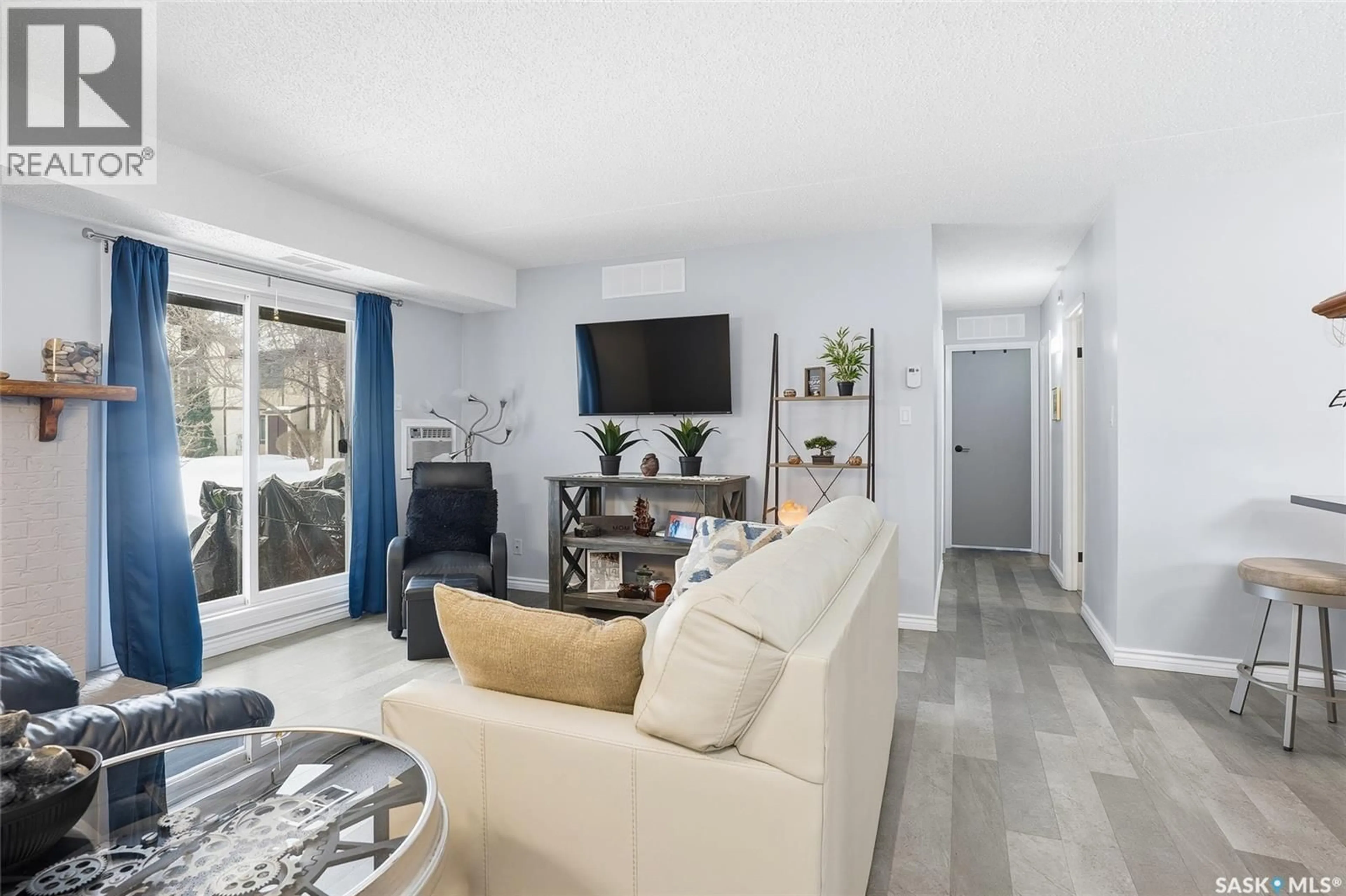 Living room with furniture, unknown for 603 - 702 LENORE DRIVE, Saskatoon Saskatchewan S7K6S1