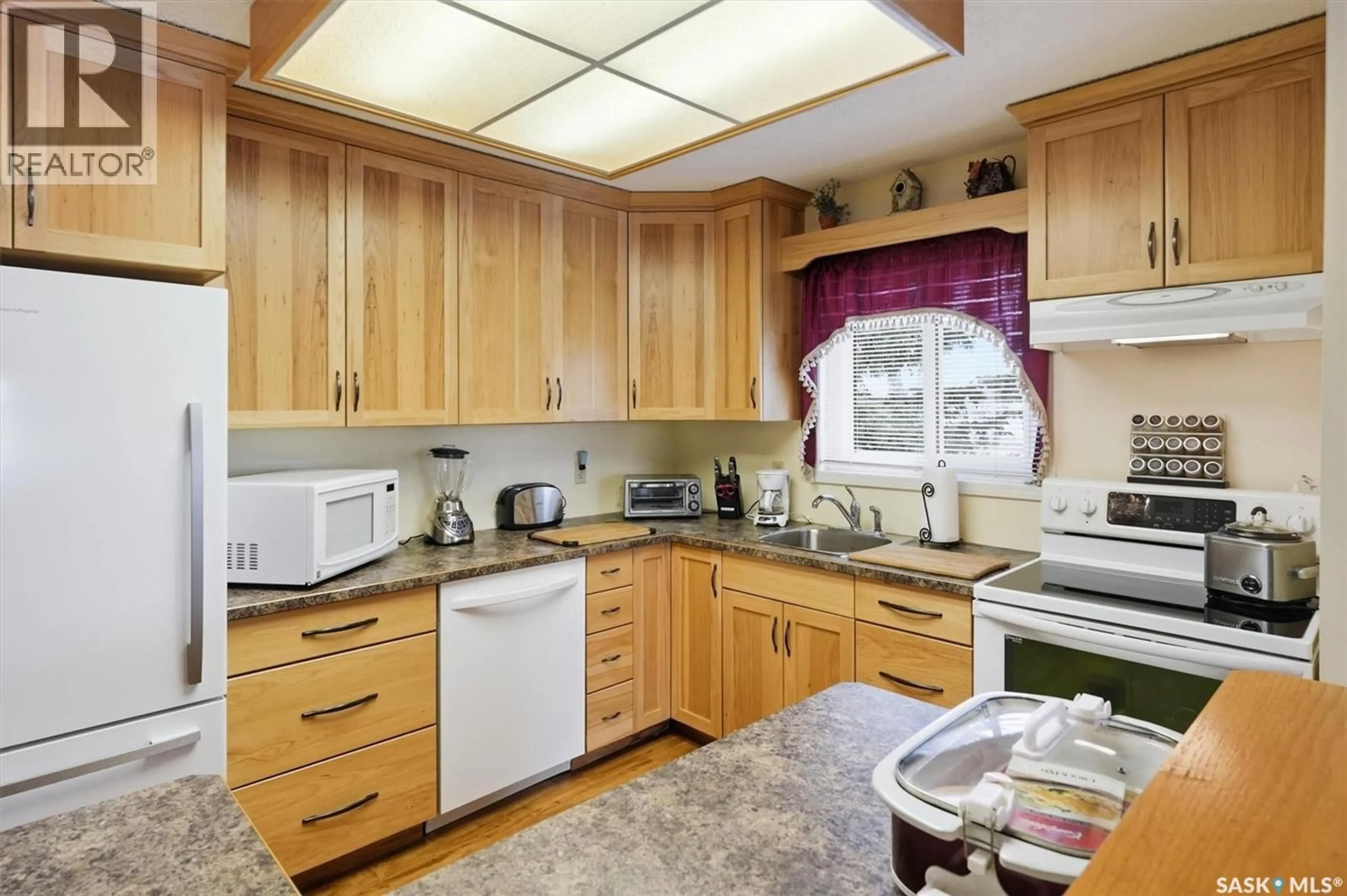 Standard kitchen, unknown for 306 - 706 CONFEDERATION DRIVE, Saskatoon Saskatchewan S7L5R7