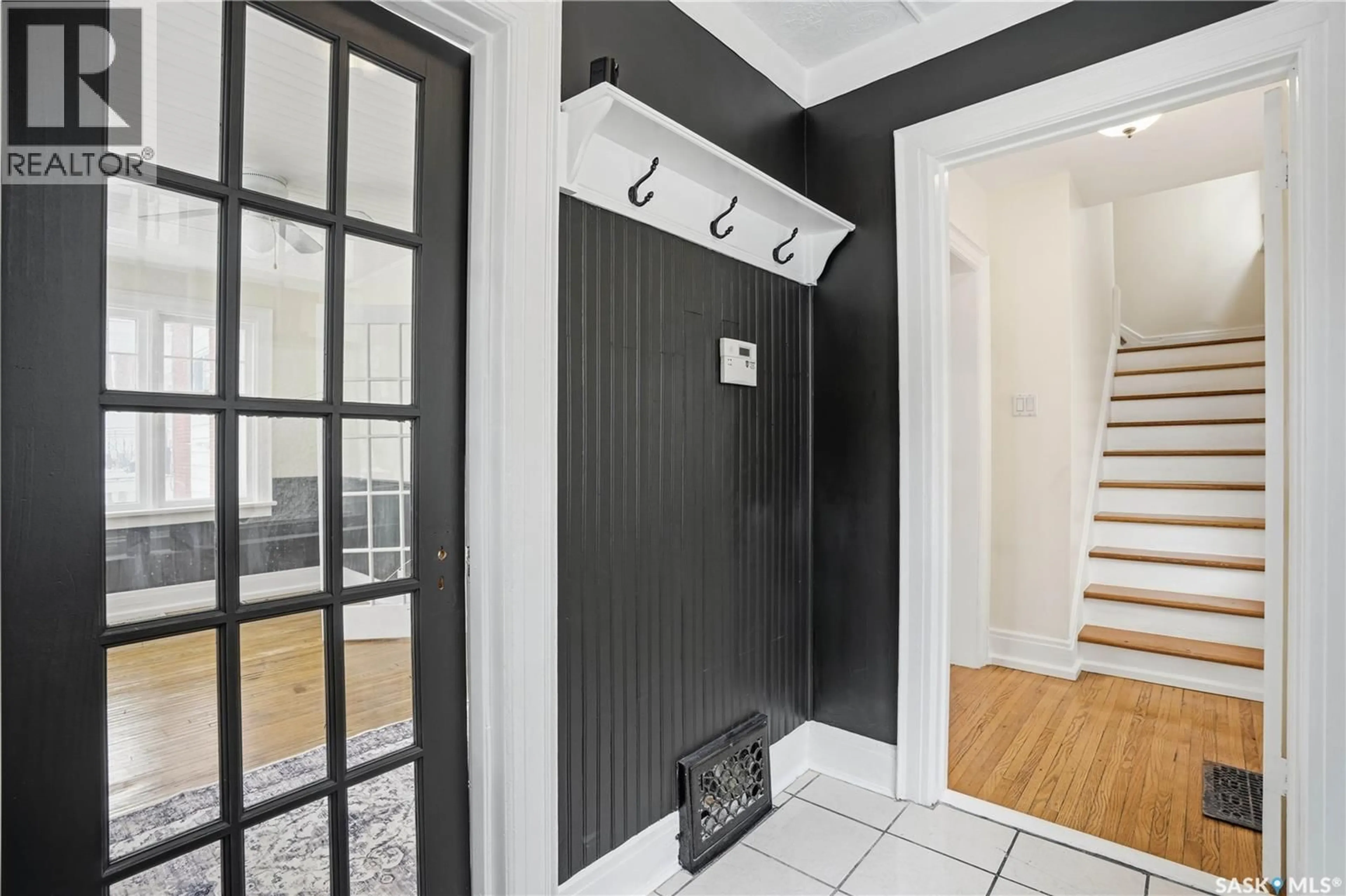 Indoor entryway for 2160 OSLER STREET, Regina Saskatchewan S4P1W6