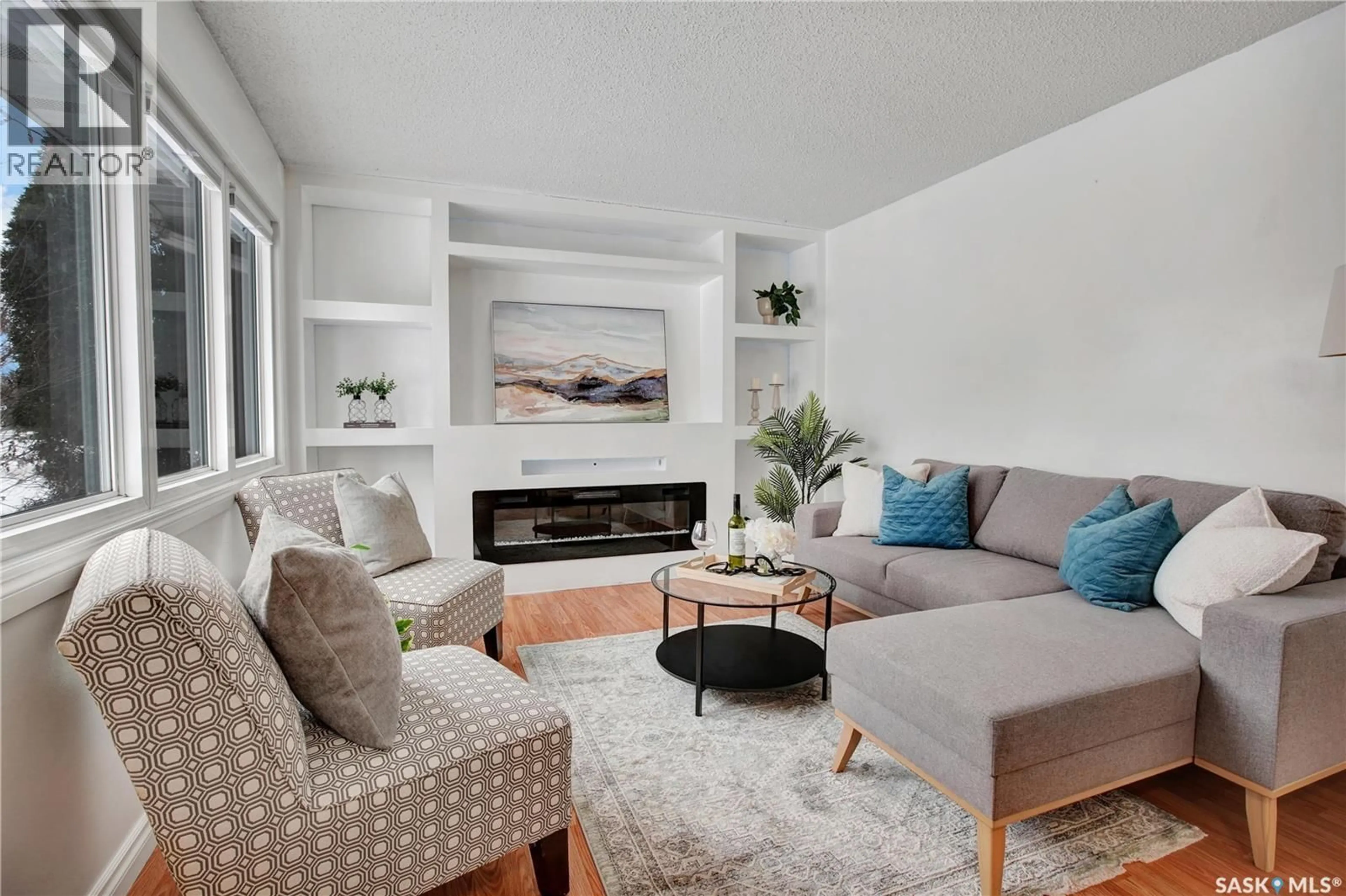 Living room with furniture, unknown for 419 HULL CRESCENT, Saskatoon Saskatchewan S7M4H6