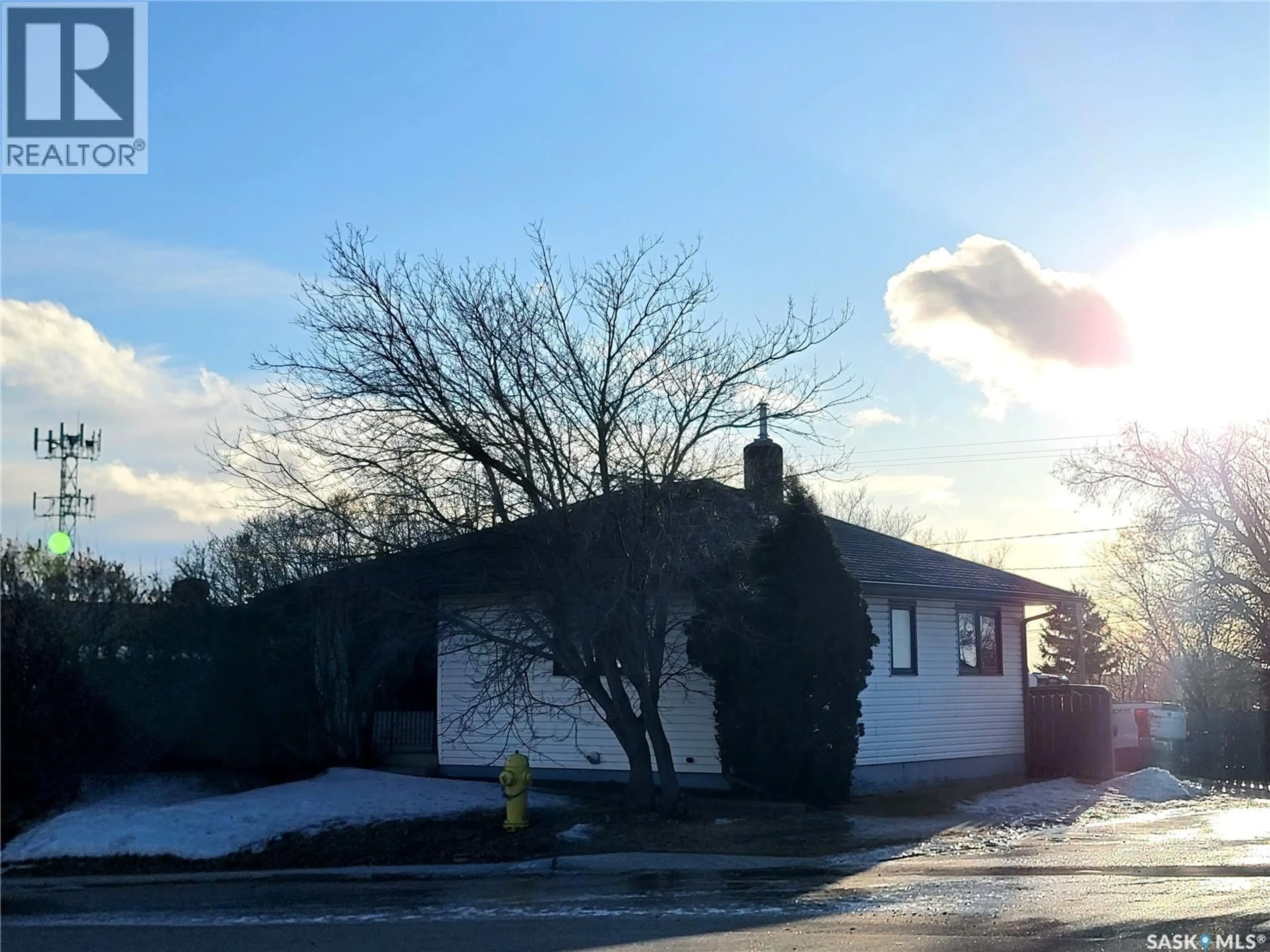 A pic from outside/outdoor area/front of a property/back of a property/a pic from drone, unknown for 4812 POST STREET, Macklin Saskatchewan S0L2C0