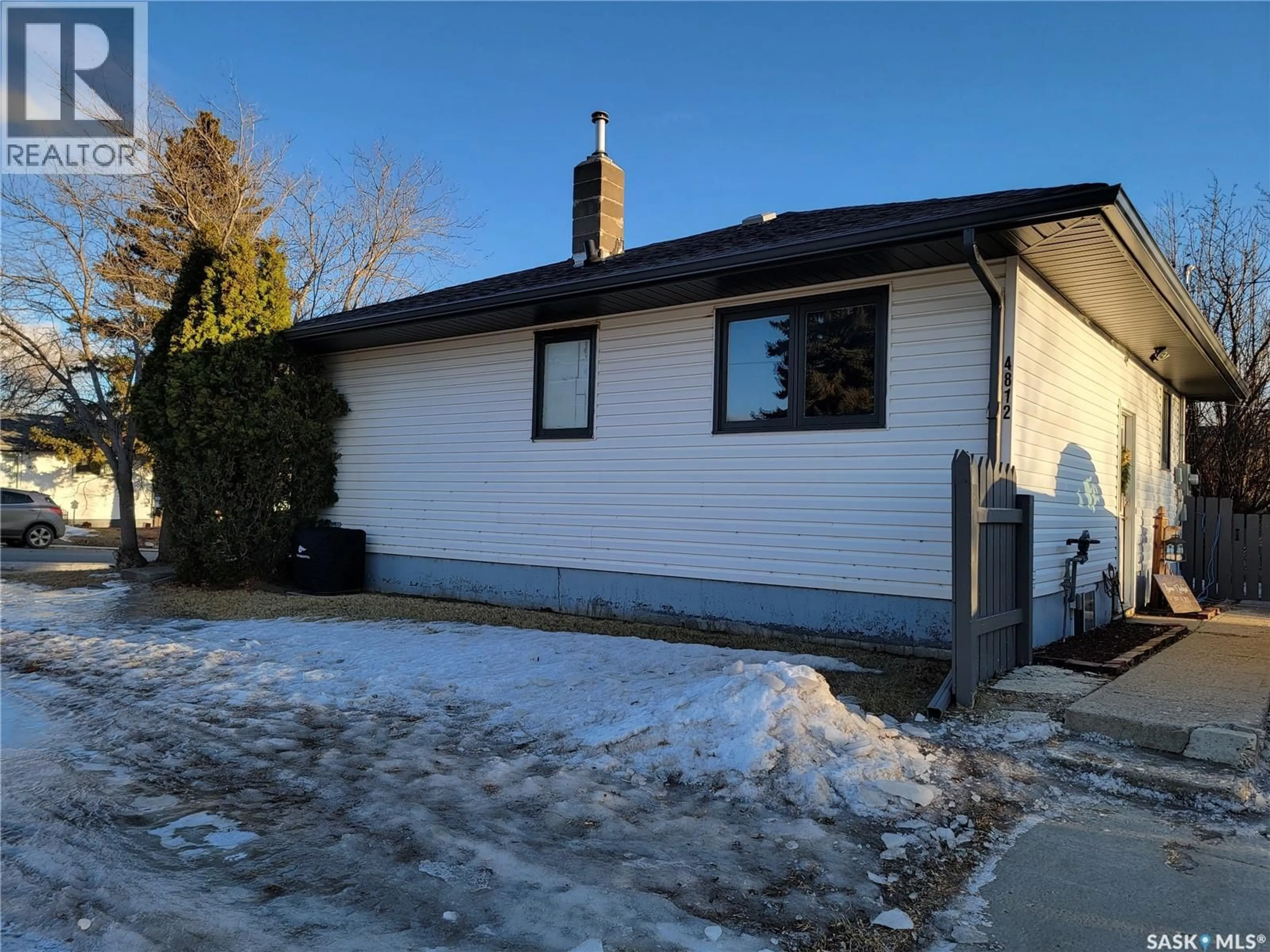 A pic from outside/outdoor area/front of a property/back of a property/a pic from drone, unknown for 4812 POST STREET, Macklin Saskatchewan S0L2C0