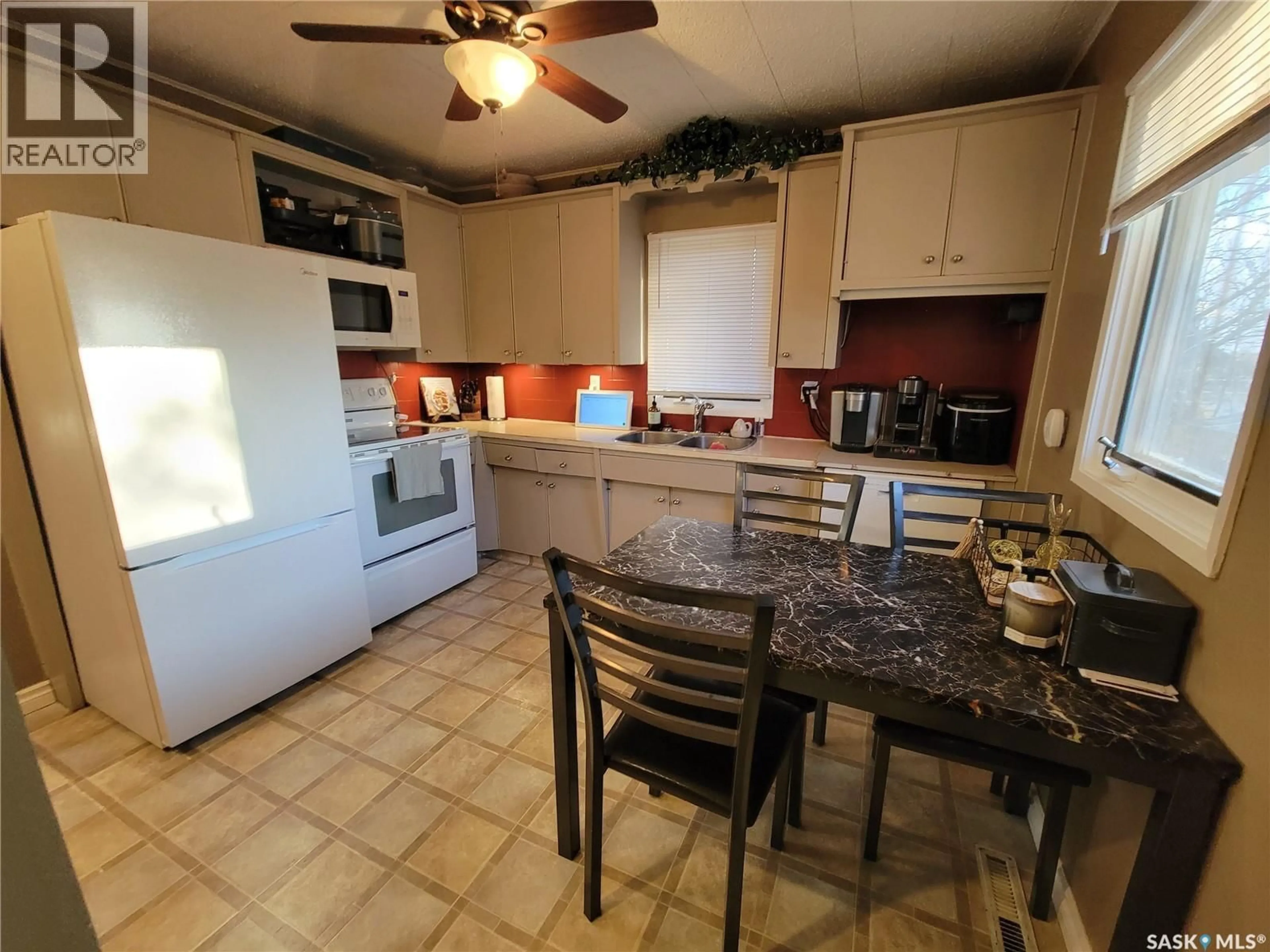 Unknown for 4812 POST STREET, Macklin Saskatchewan S0L2C0