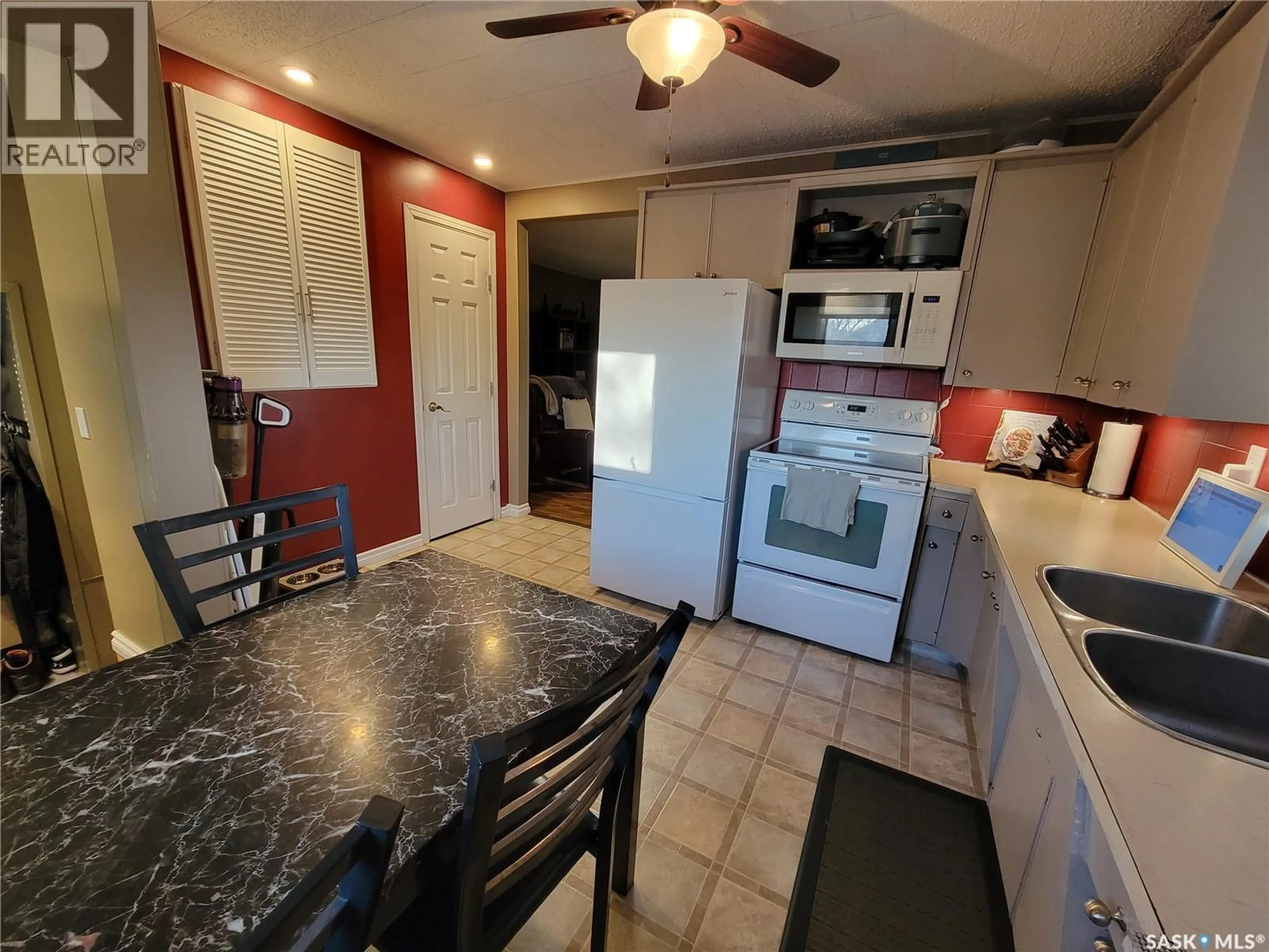 Standard kitchen, unknown for 4812 POST STREET, Macklin Saskatchewan S0L2C0