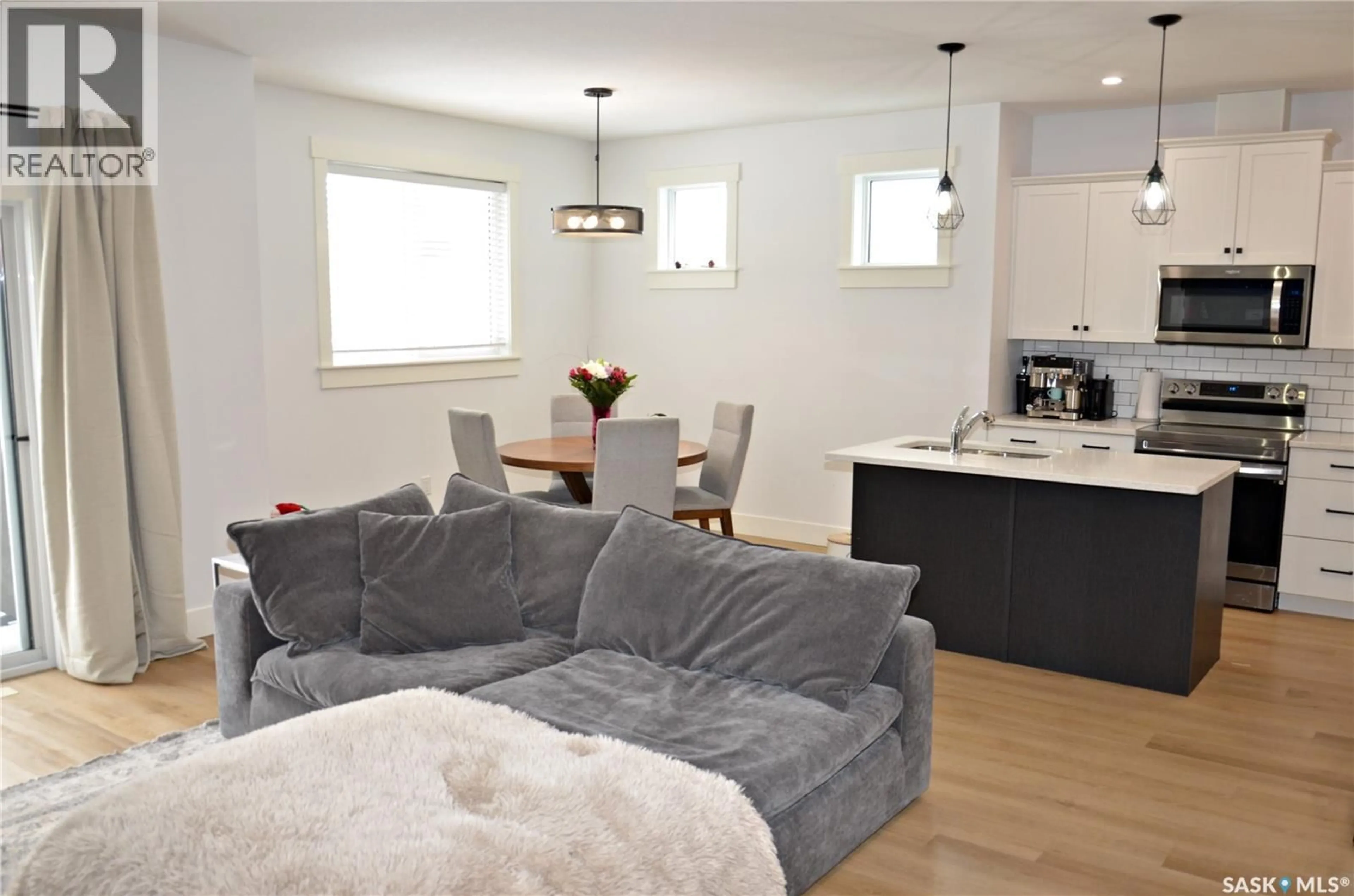 Open concept kitchen, wood/laminate floor for 91 900 ST ANDREWS LANE, Warman Saskatchewan S0K4S4