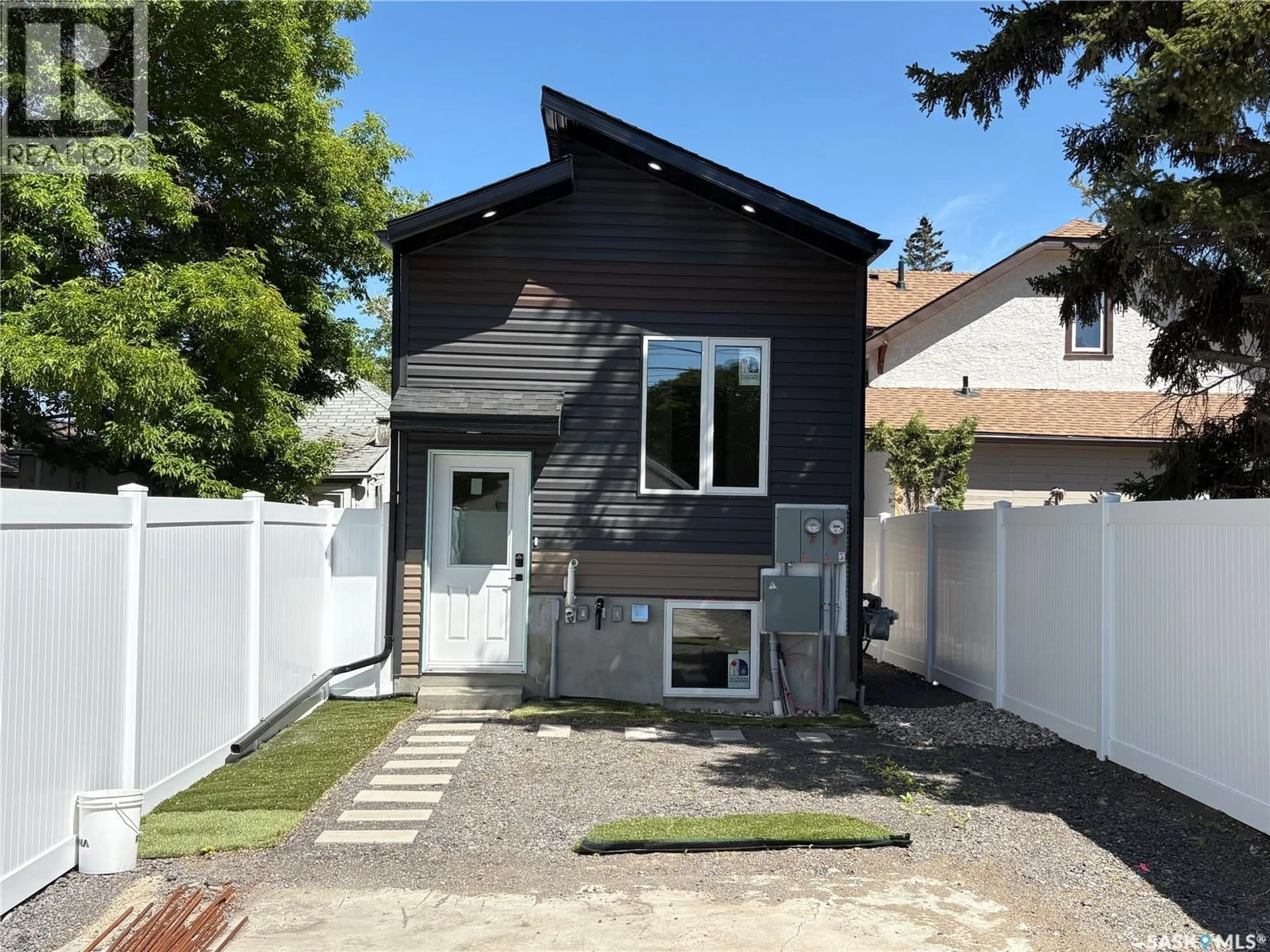 Home with vinyl exterior material, street for 1652 MONTREAL STREET, Regina Saskatchewan S4P1K6