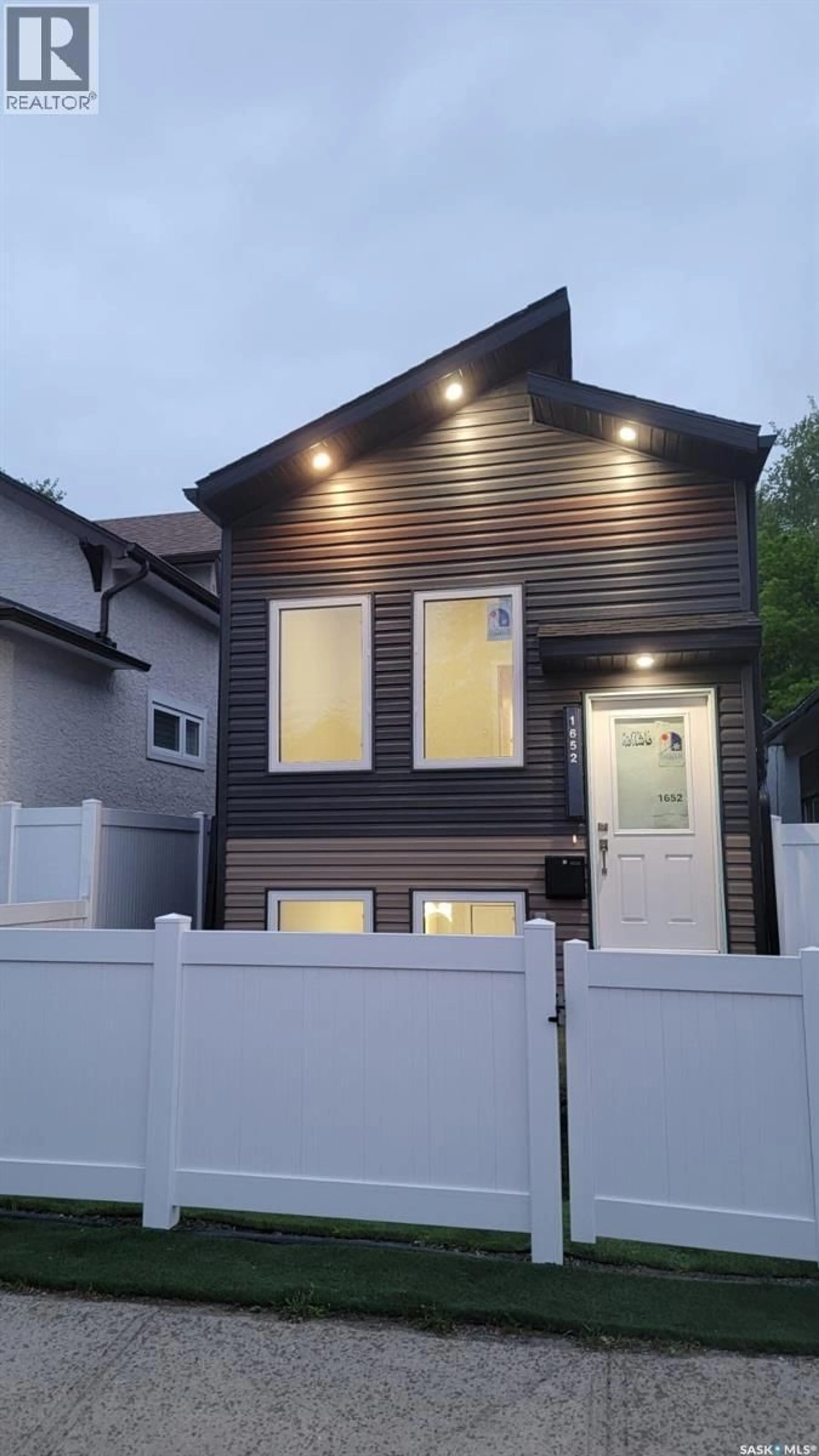 Home with vinyl exterior material, street for 1652 MONTREAL STREET, Regina Saskatchewan S4P1K6