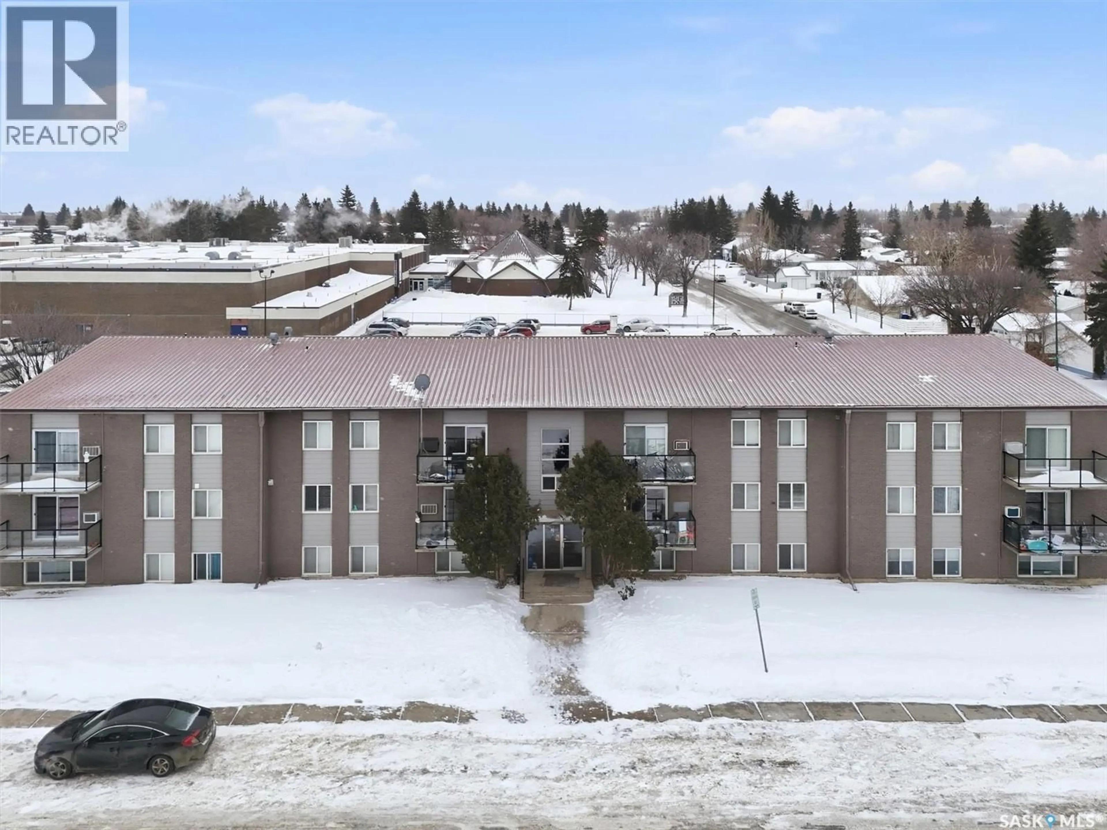 A pic from outside/outdoor area/front of a property/back of a property/a pic from drone, building for 2 - 22 SUMMERS PLACE, Saskatoon Saskatchewan S7H3W4