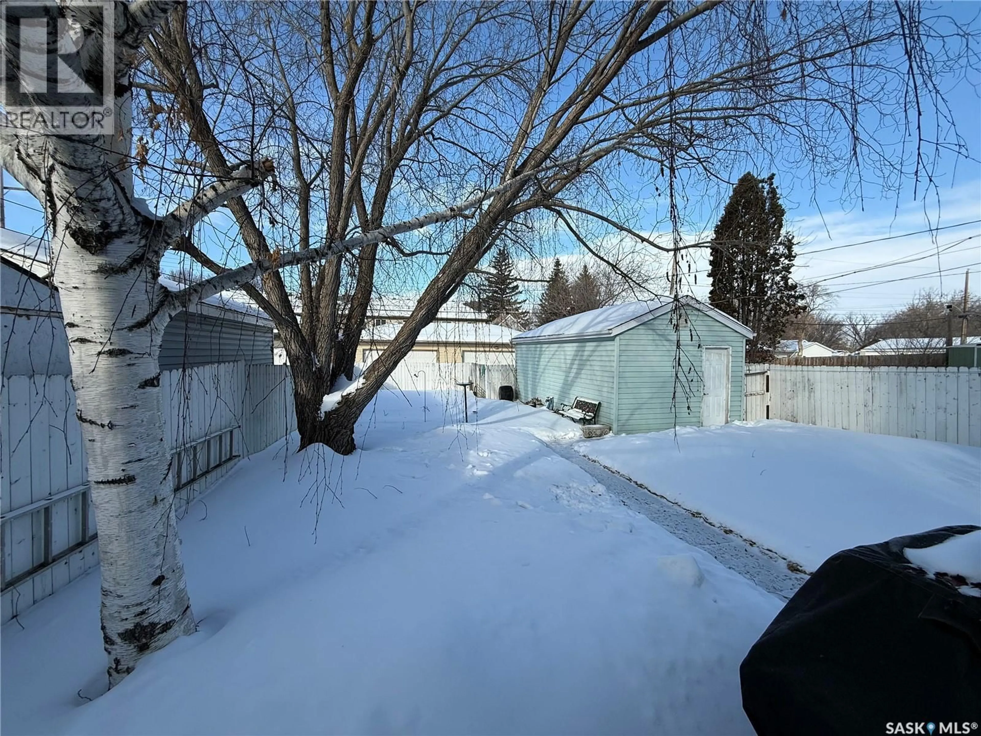 Patio, street for 1329 G AVENUE, Saskatoon Saskatchewan S7L2A6