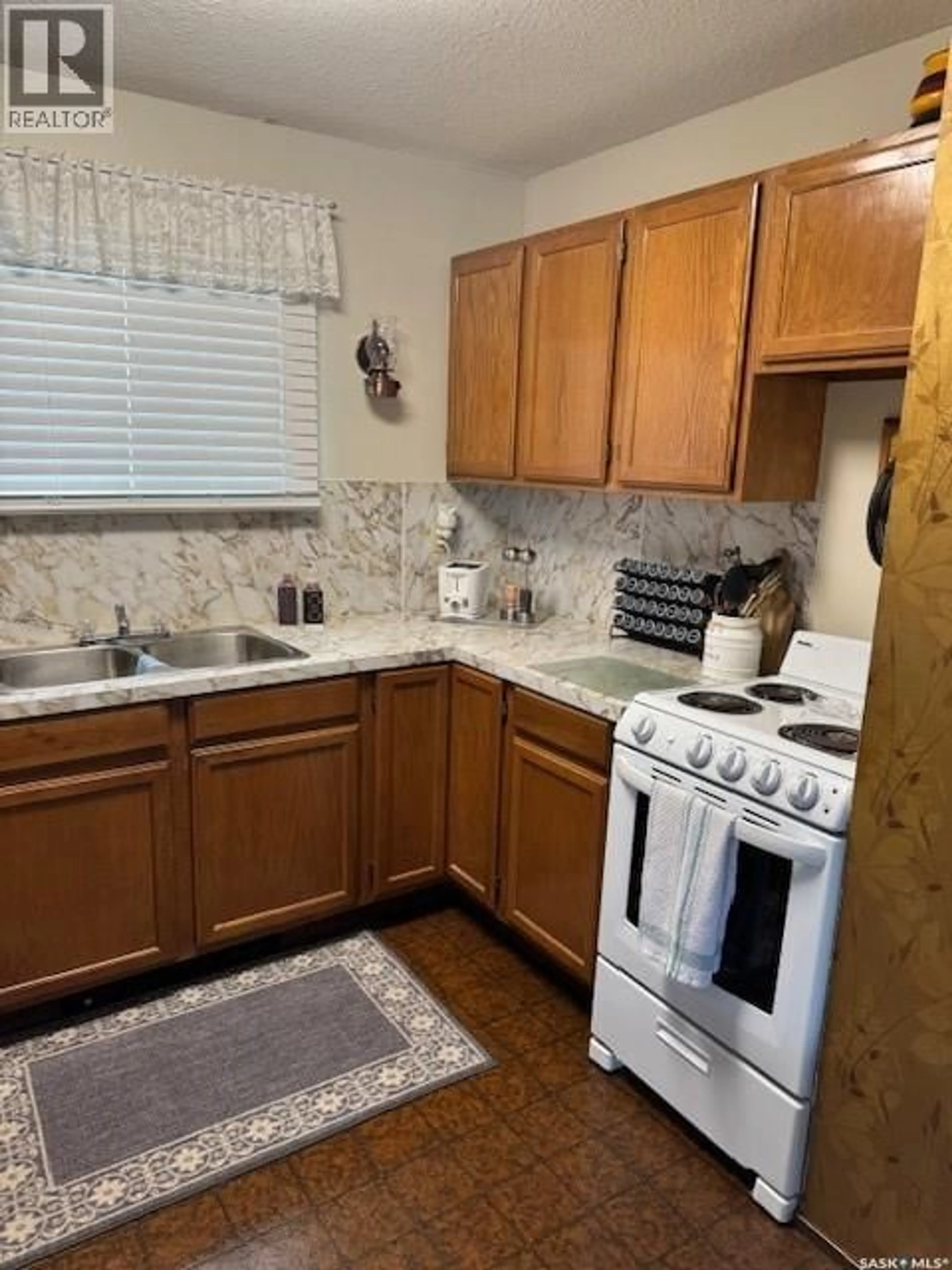 Standard kitchen, unknown for 2108 SPRUCE CRESCENT, Turtle View Saskatchewan S0M0Y0
