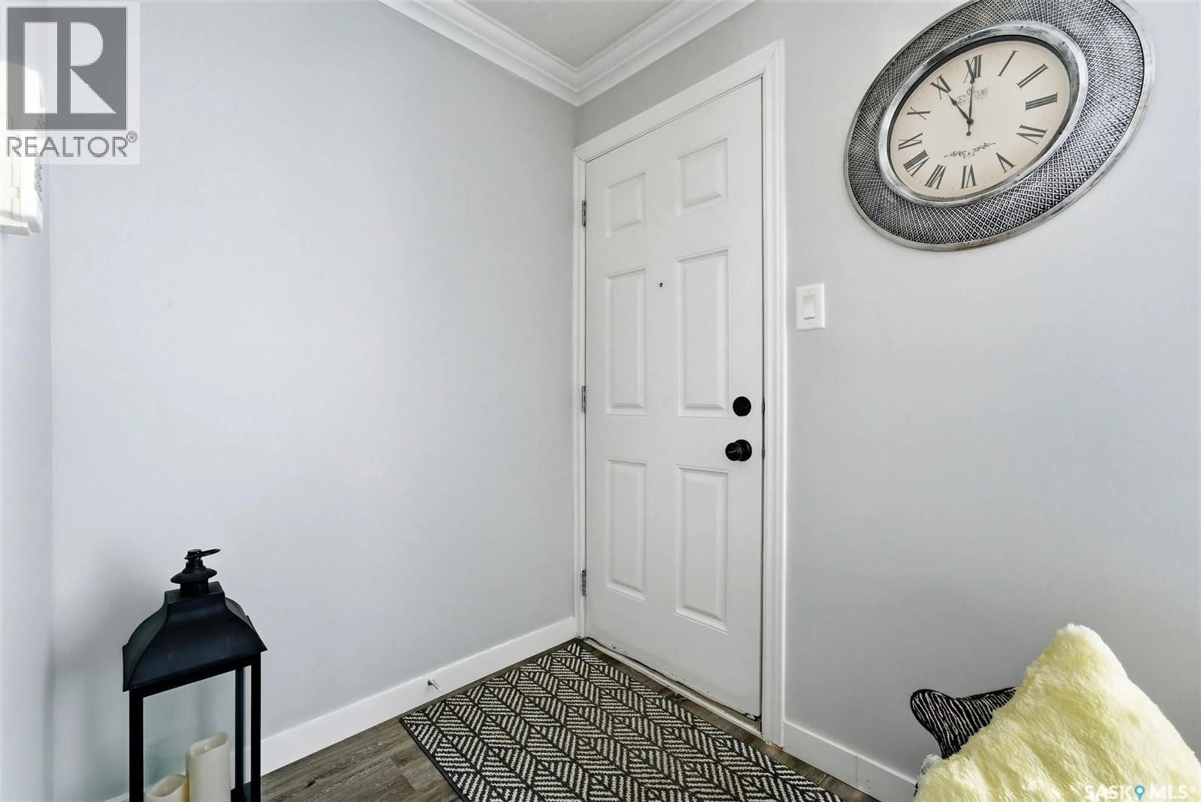 Indoor entryway for 438 ST JOHN STREET, Regina Saskatchewan S4R1R3