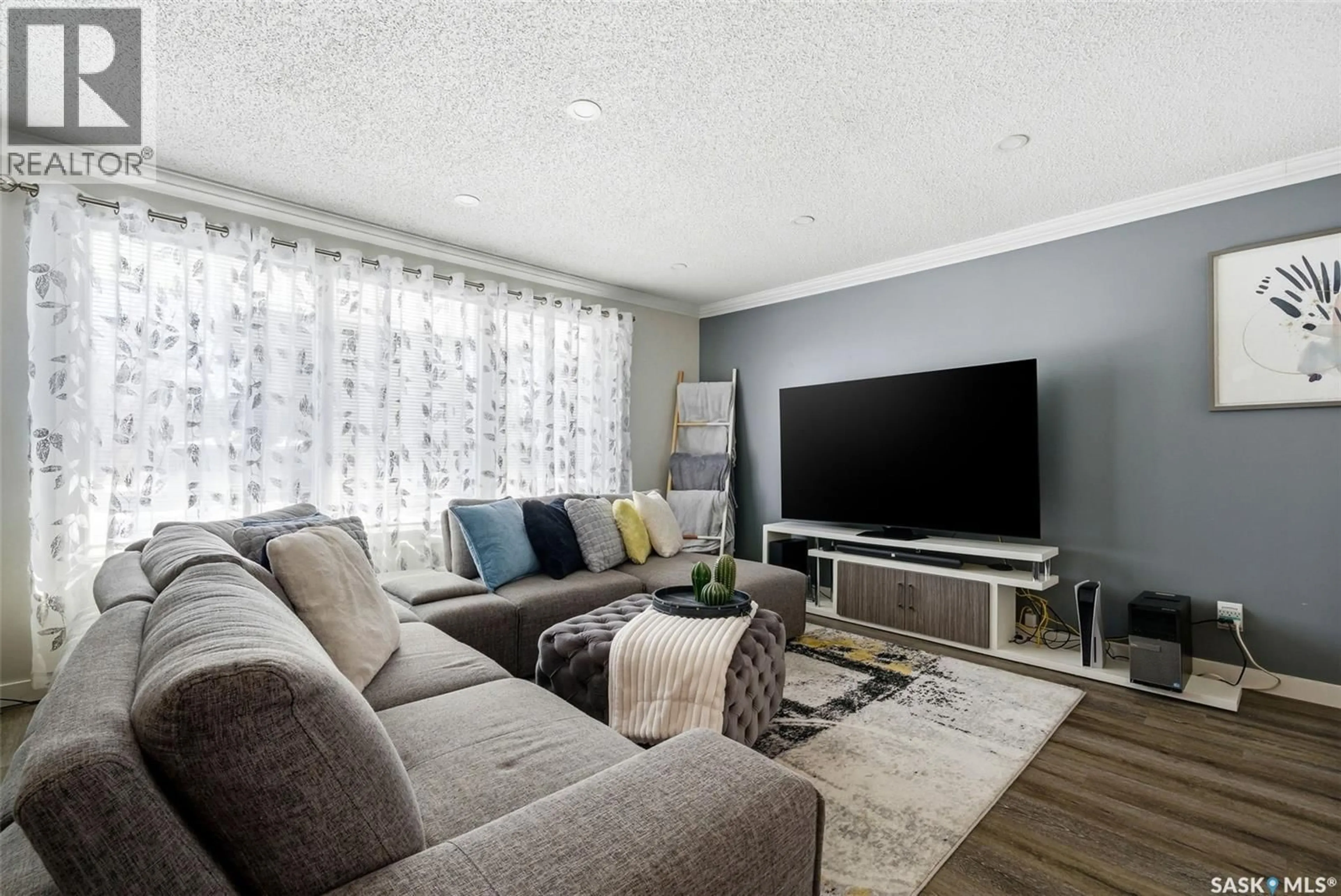 Living room with furniture, unknown for 438 ST JOHN STREET, Regina Saskatchewan S4R1R3