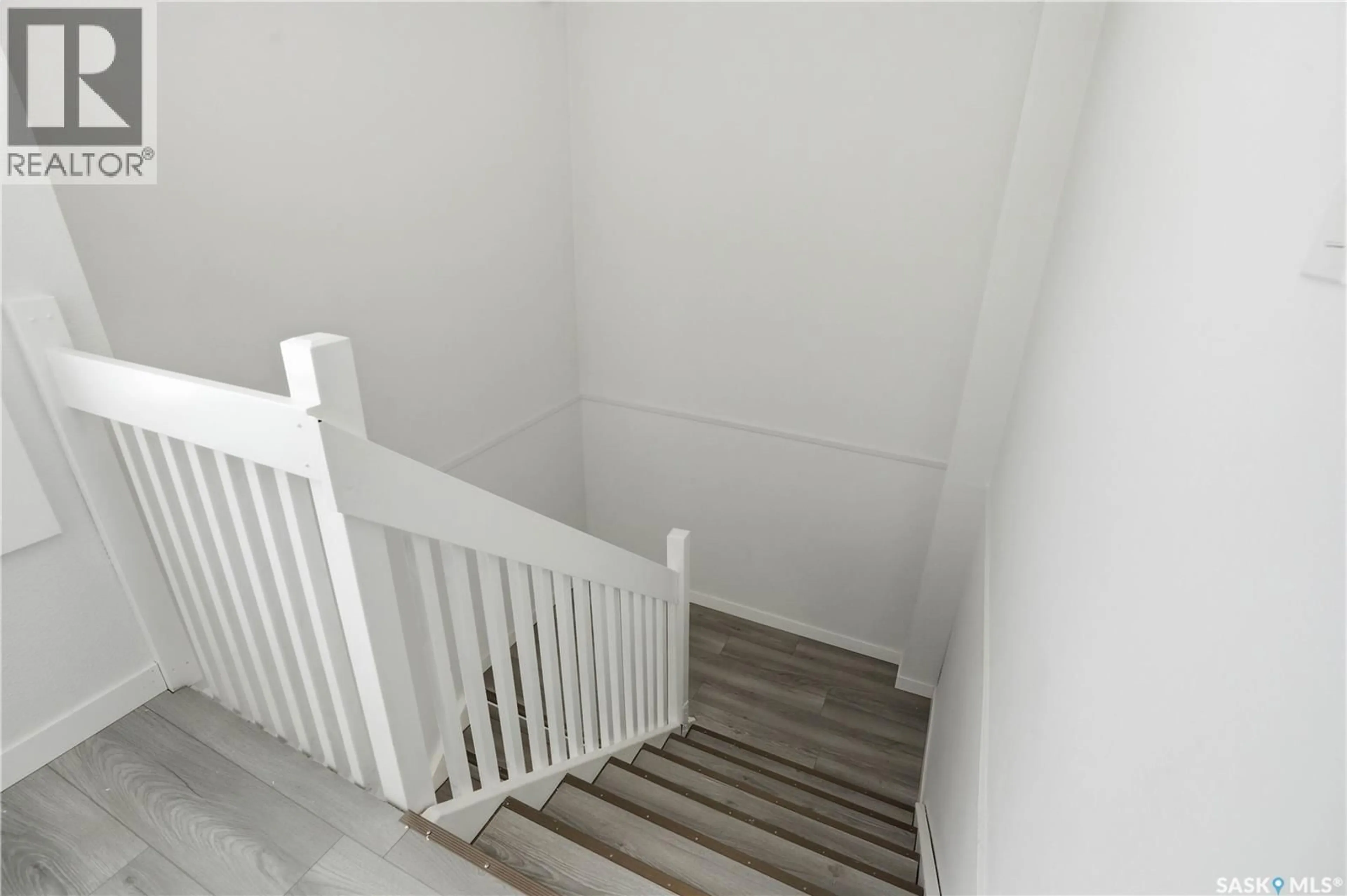 Stairs for 425 115TH STREET, Saskatoon Saskatchewan S7N2E5