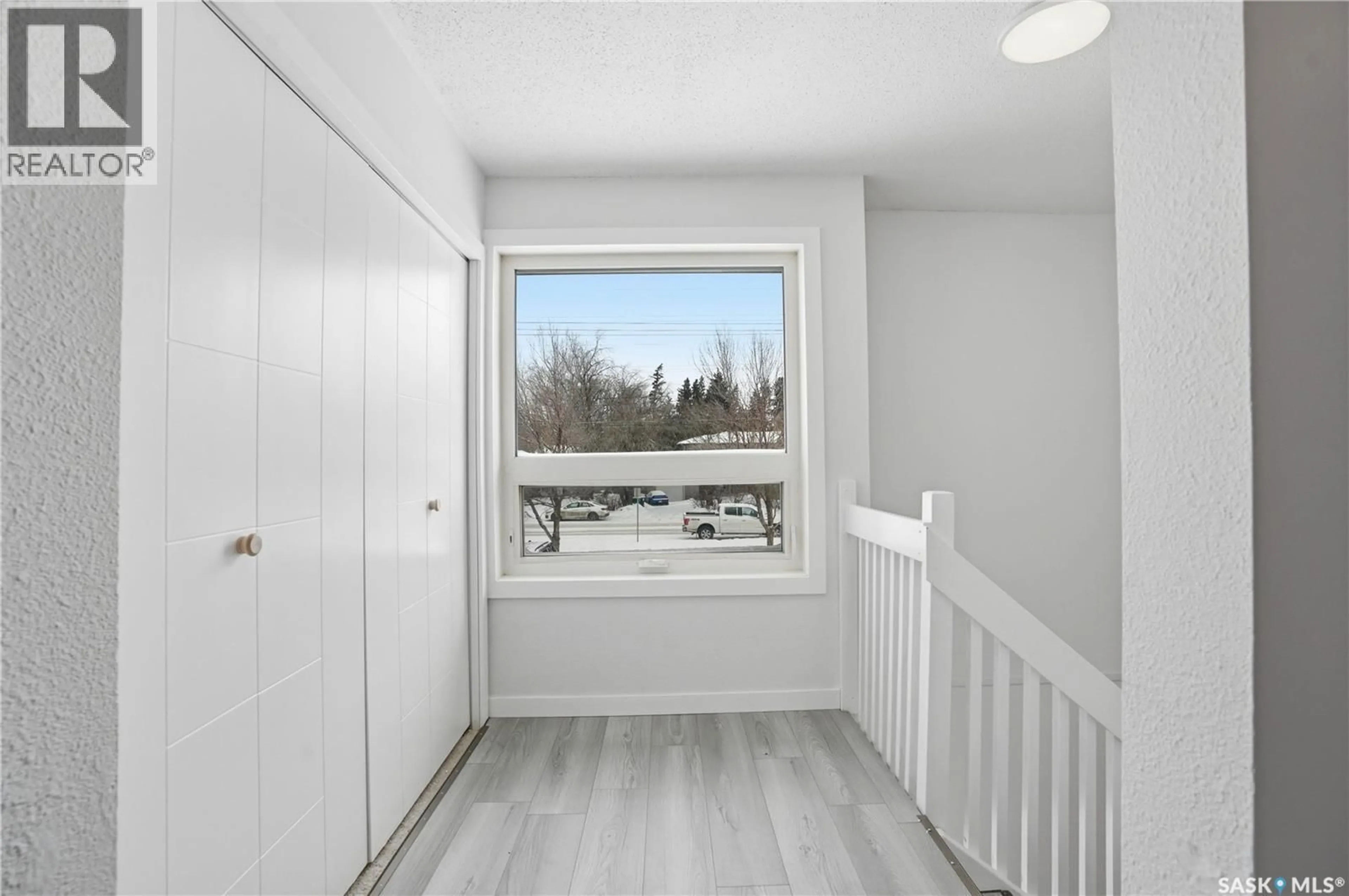 Indoor entryway for 425 115TH STREET, Saskatoon Saskatchewan S7N2E5