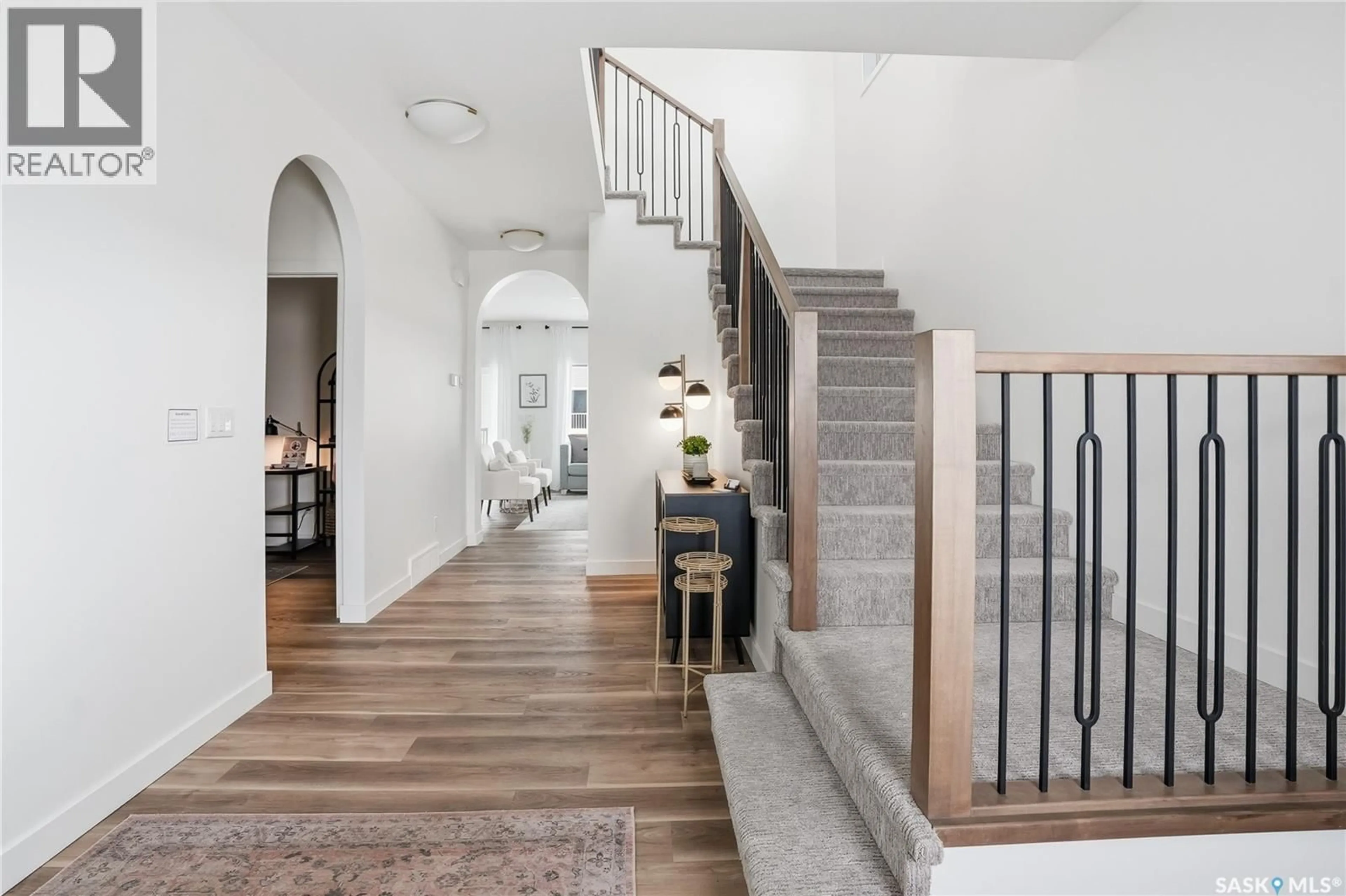 Indoor entryway for 318 TAUBE GREEN, Saskatoon Saskatchewan S7V1M4