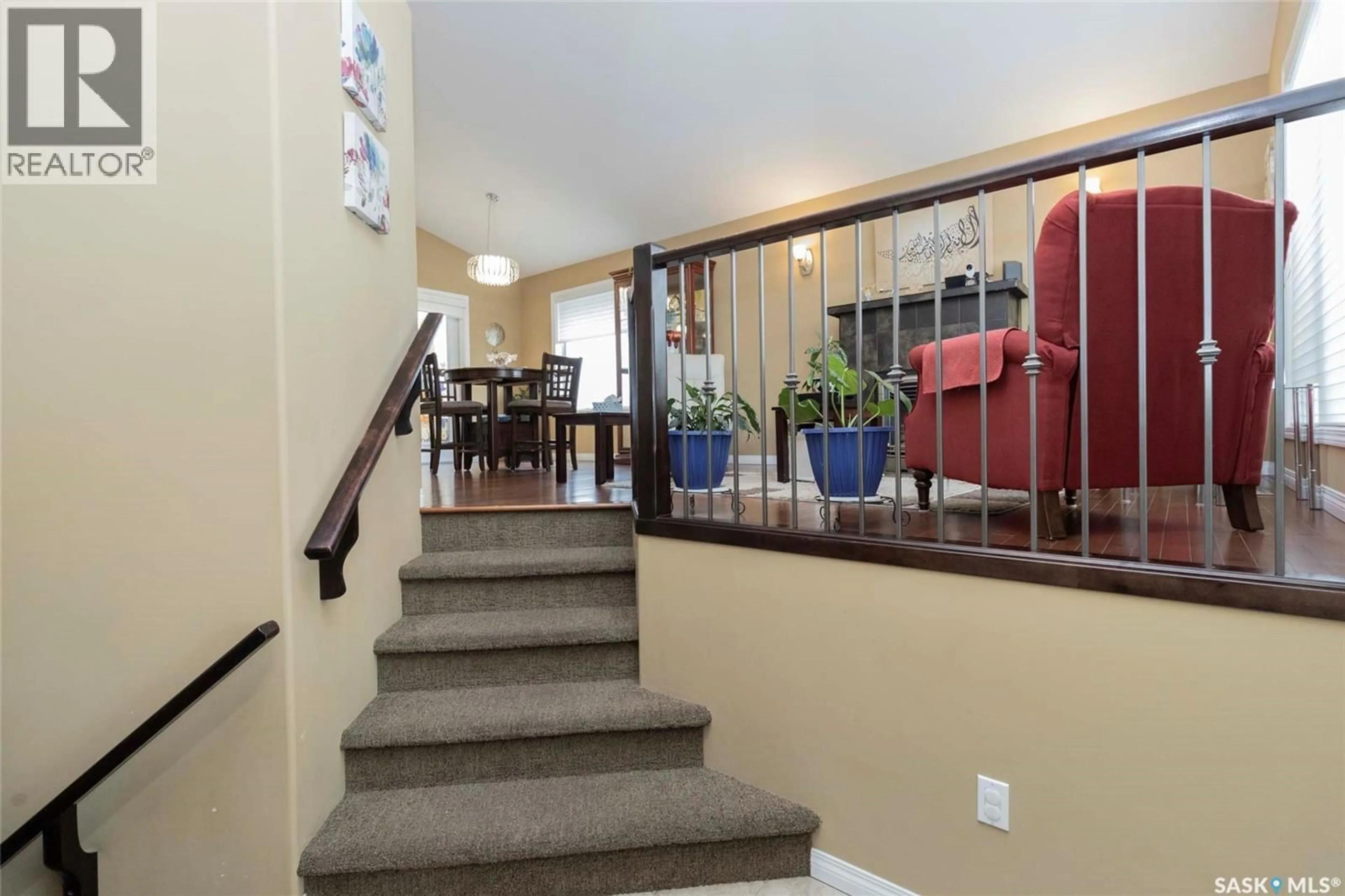 Indoor foyer for 531 DICKSON LANE, Saskatoon Saskatchewan S7T0H7
