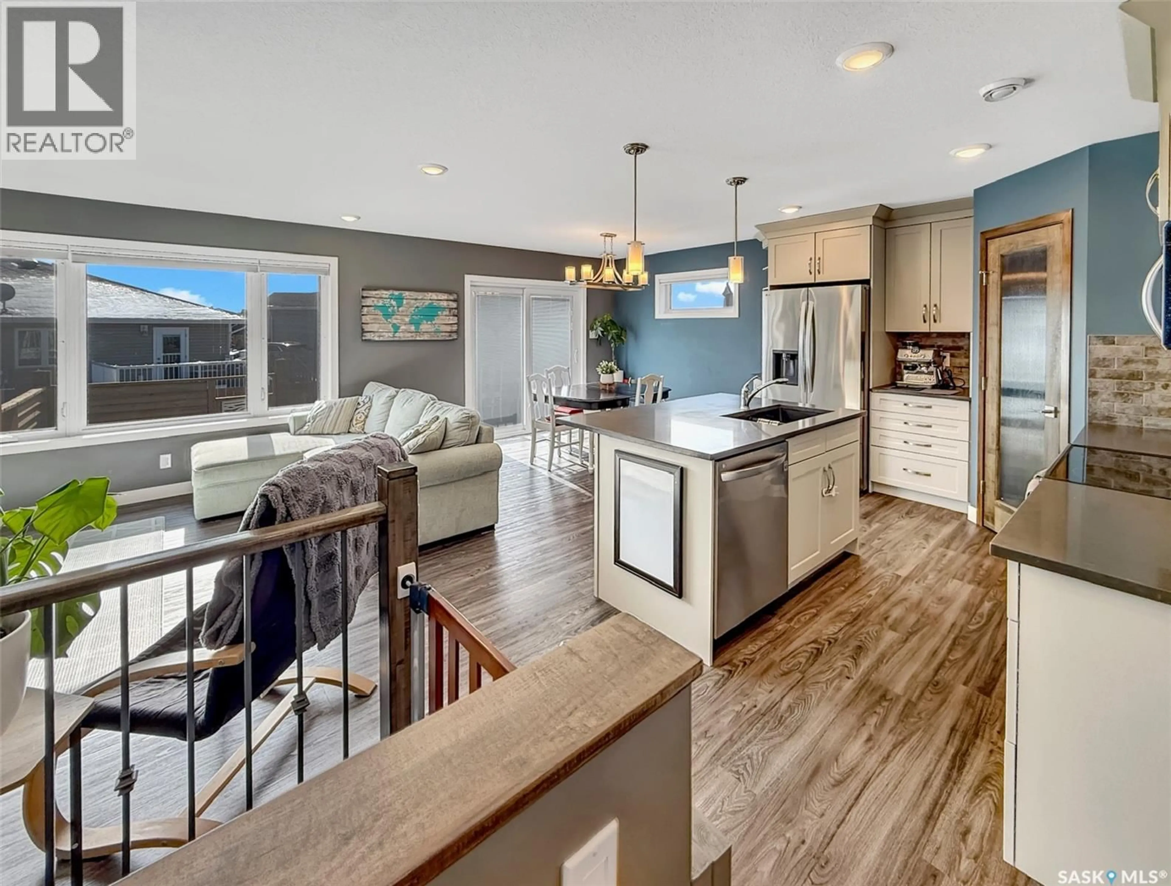 Open concept kitchen, unknown for 820 BATTLEFORD TRAIL, Swift Current Saskatchewan S9H5R1