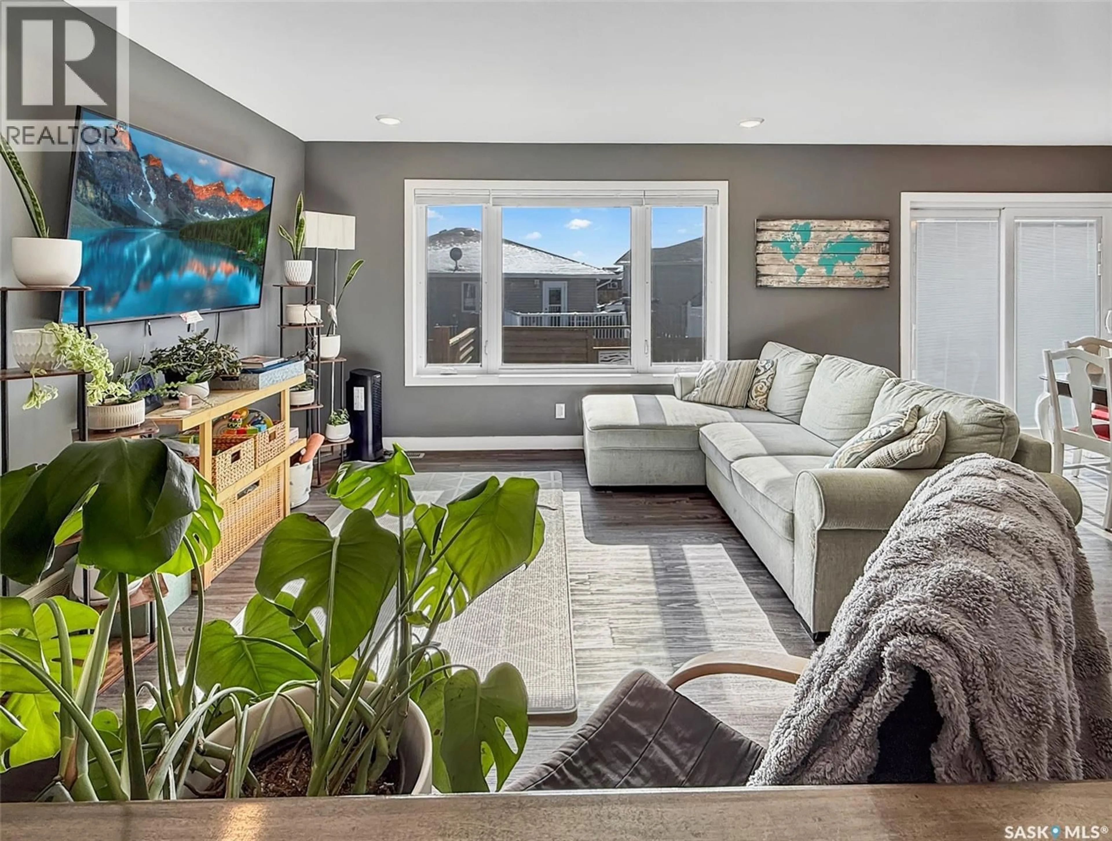 Living room with furniture, unknown for 820 BATTLEFORD TRAIL, Swift Current Saskatchewan S9H5R1