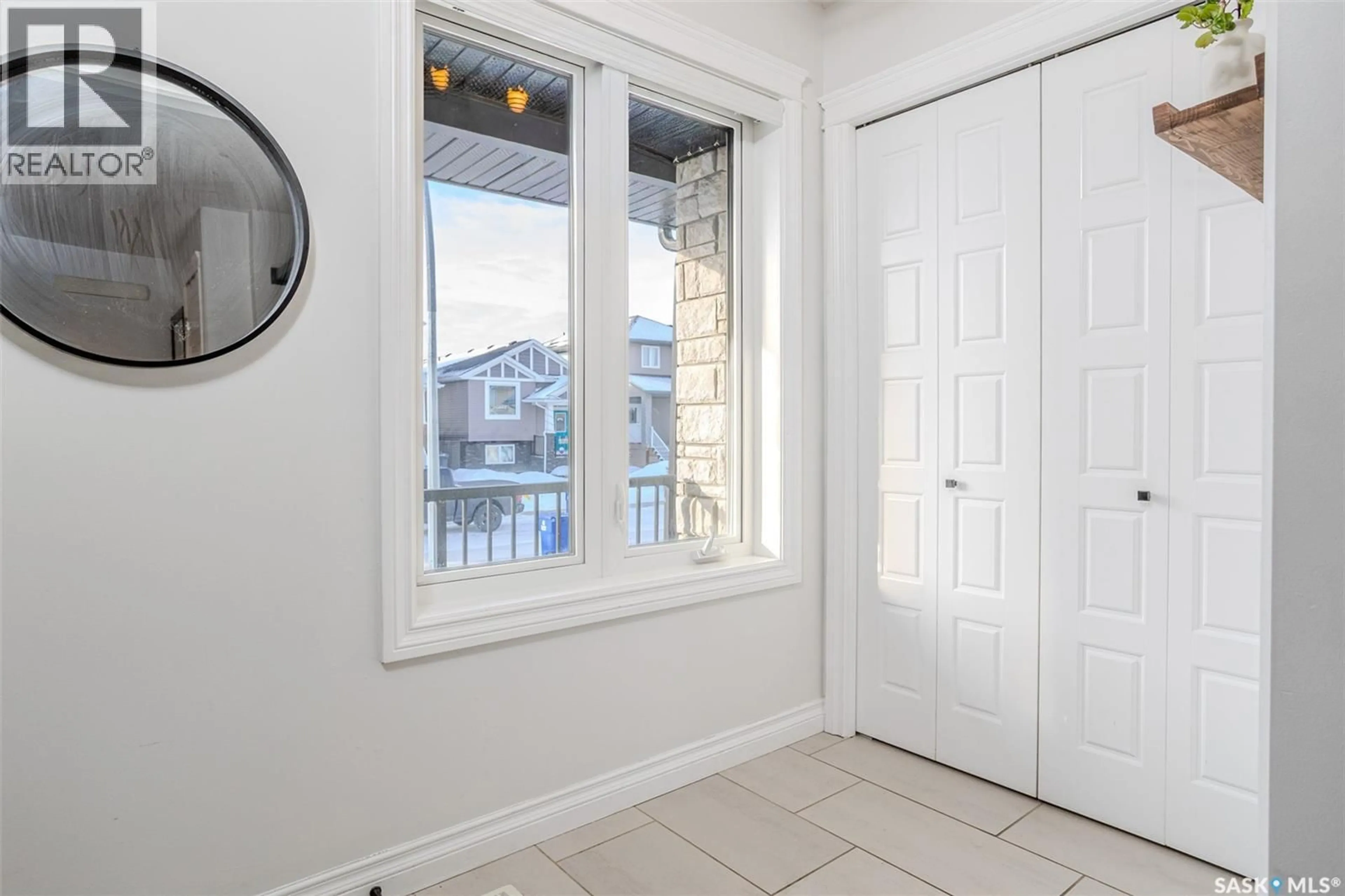 Indoor entryway for 450 KLOPPENBURG STREET, Saskatoon Saskatchewan S7S1N1