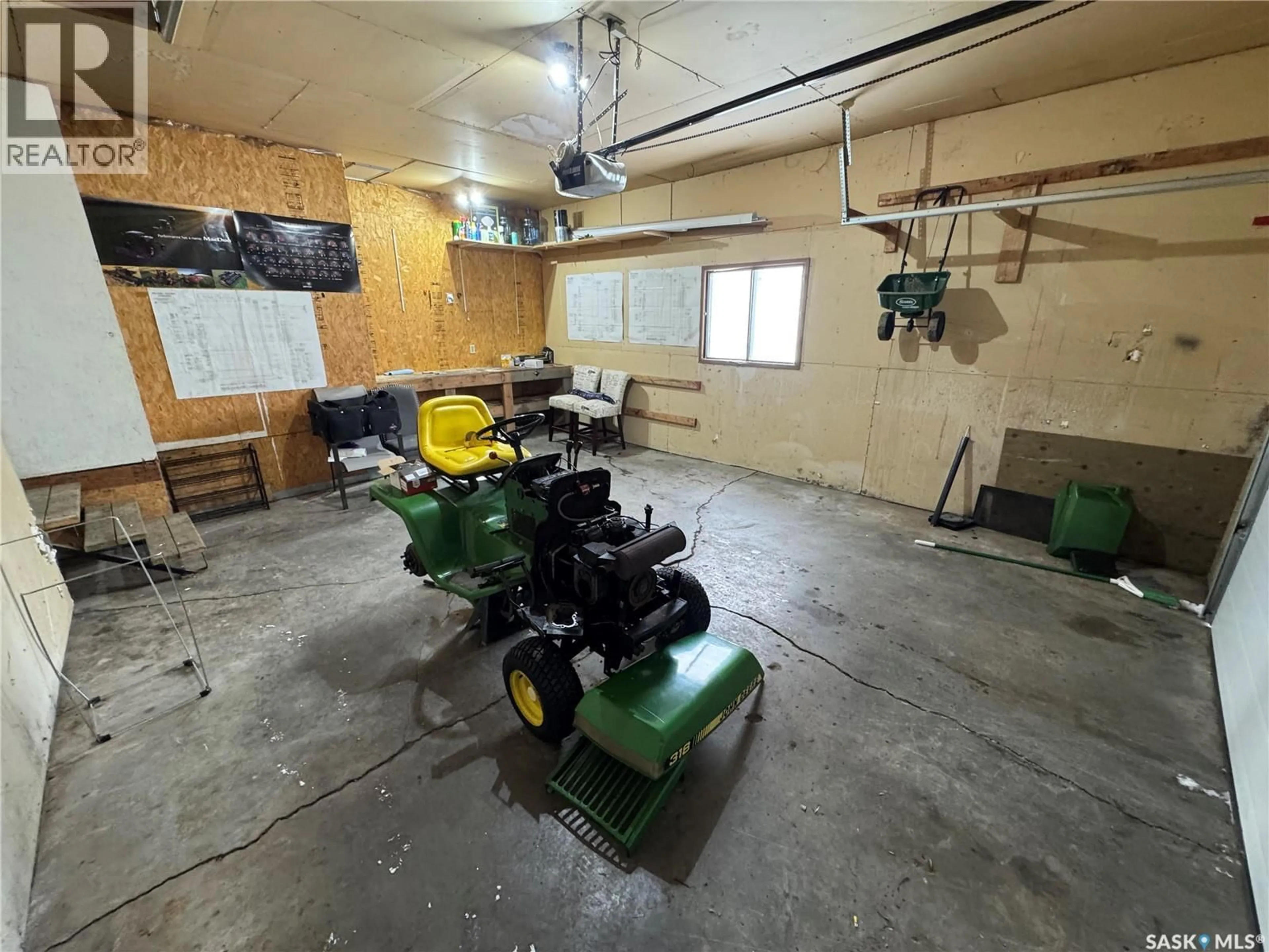 A pic of a room for 403 4TH AVENUE, Naicam Saskatchewan S0K2Z0