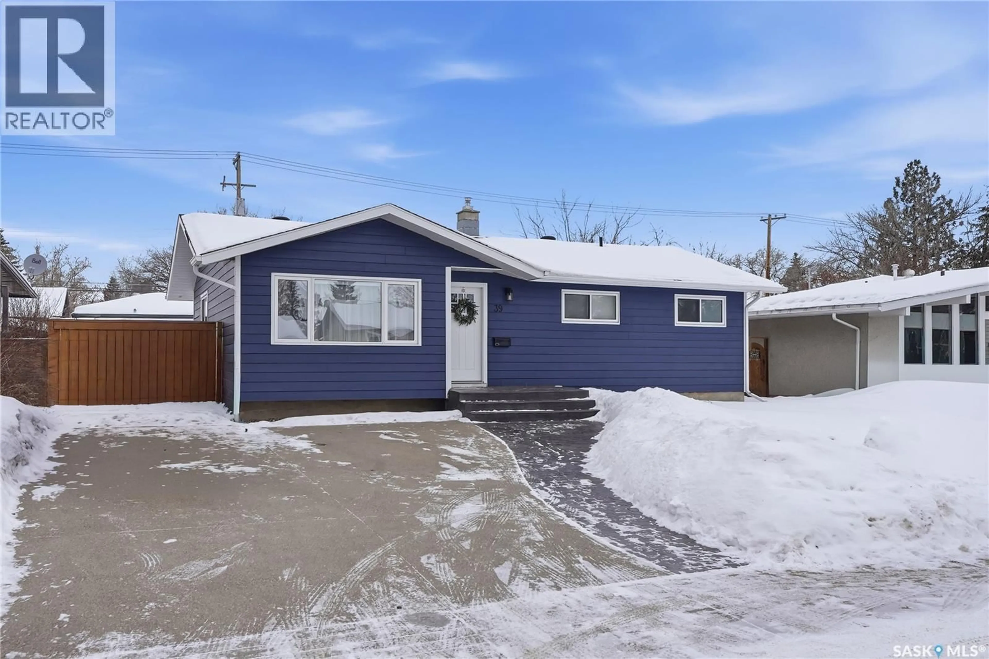 Home with vinyl exterior material, street for 39 CANTLON CRESCENT, Saskatoon Saskatchewan S7J2T2