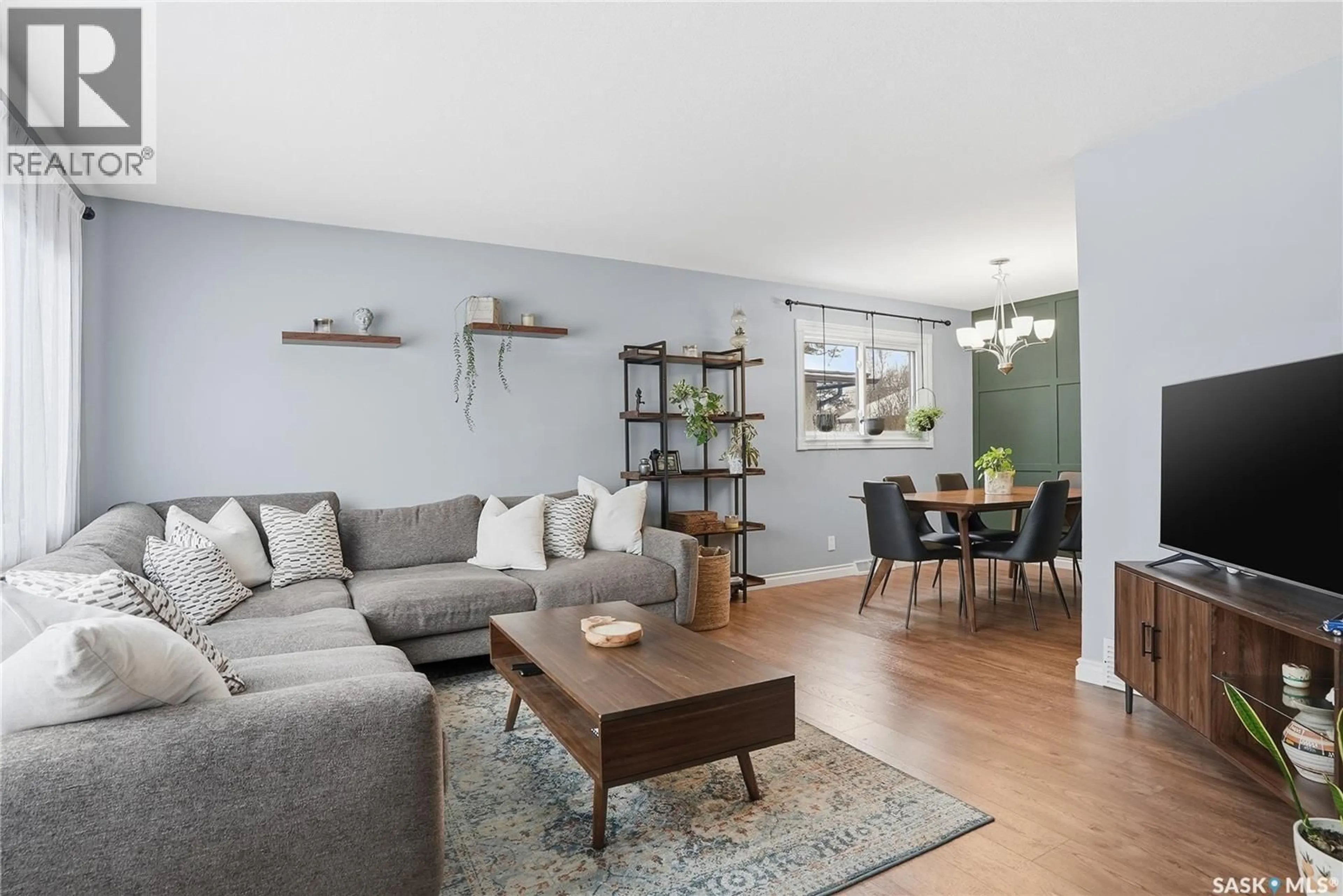 Living room with furniture, wood/laminate floor for 39 CANTLON CRESCENT, Saskatoon Saskatchewan S7J2T2