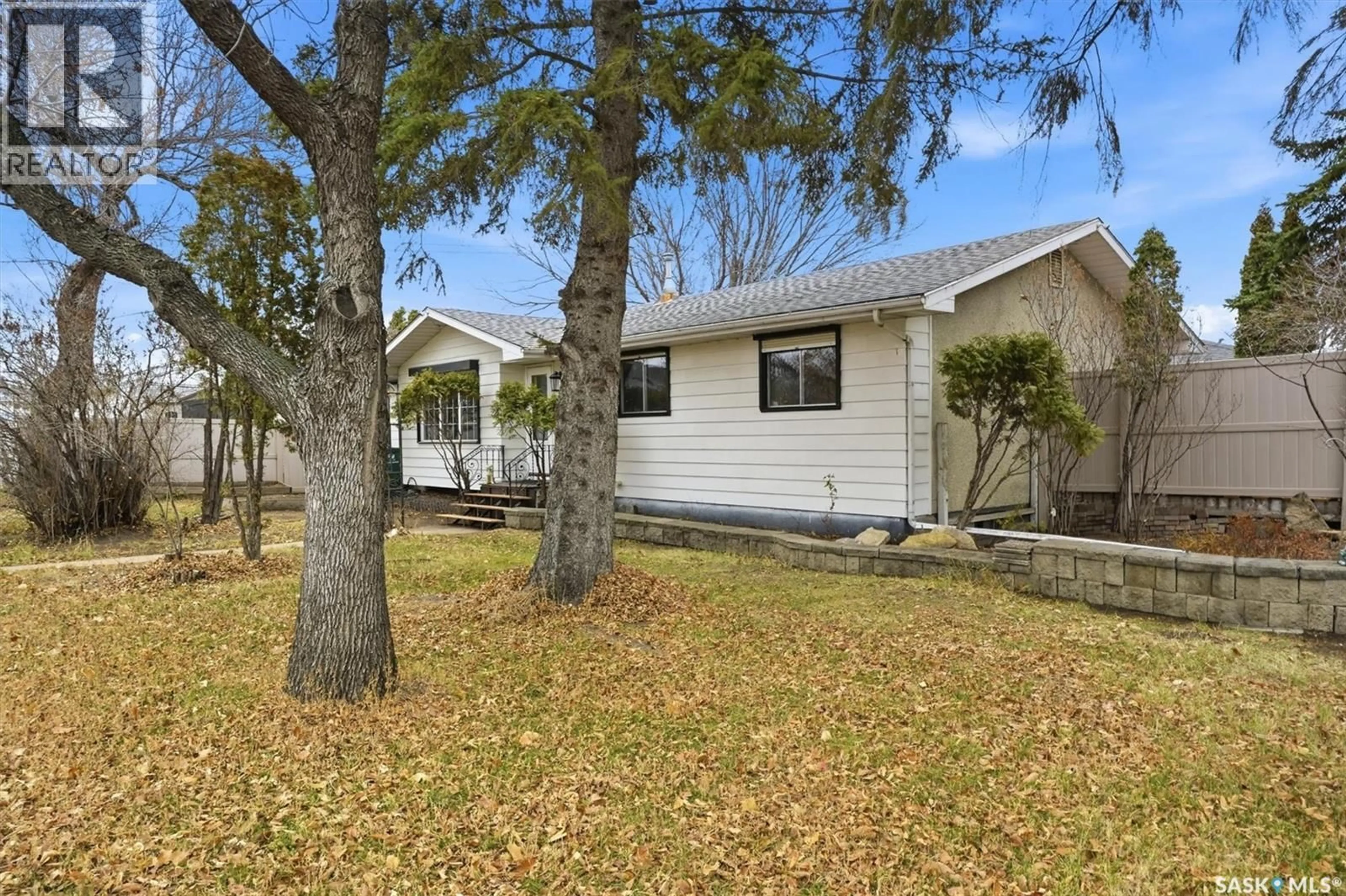 Home with vinyl exterior material, street for 1424 FAULKNER CRESCENT, Saskatoon Saskatchewan S7L3R4