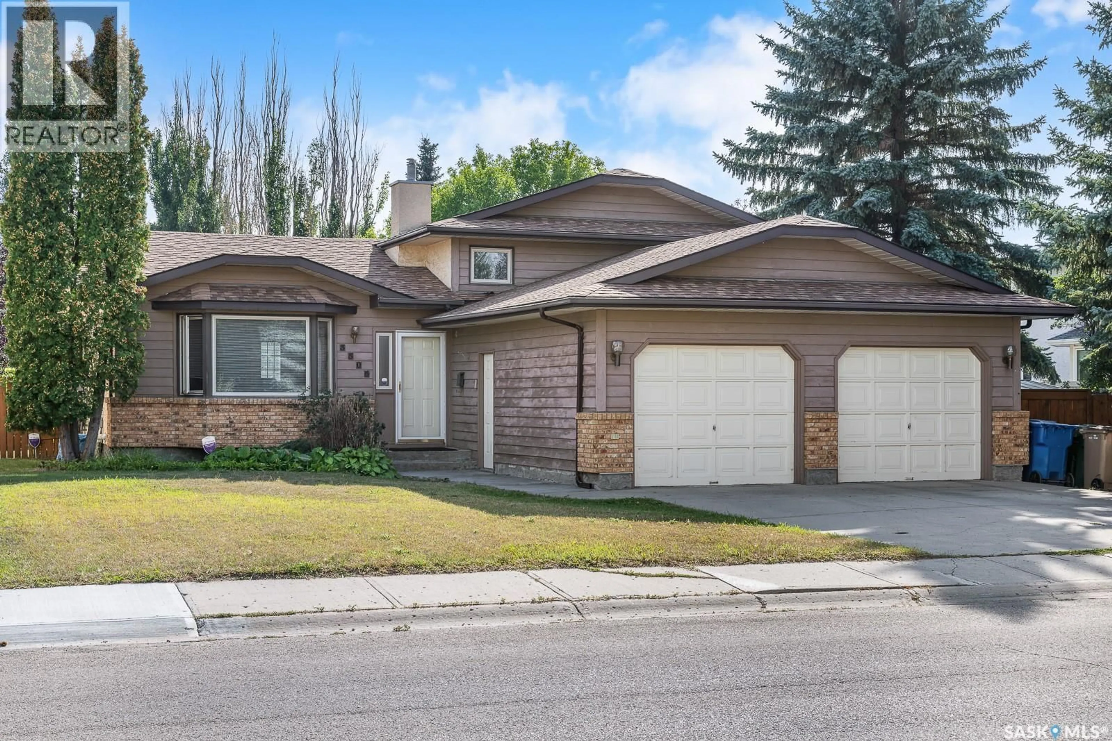 Home with vinyl exterior material, street for 3506 EDINBURGH DRIVE, Regina Saskatchewan S4V2H6