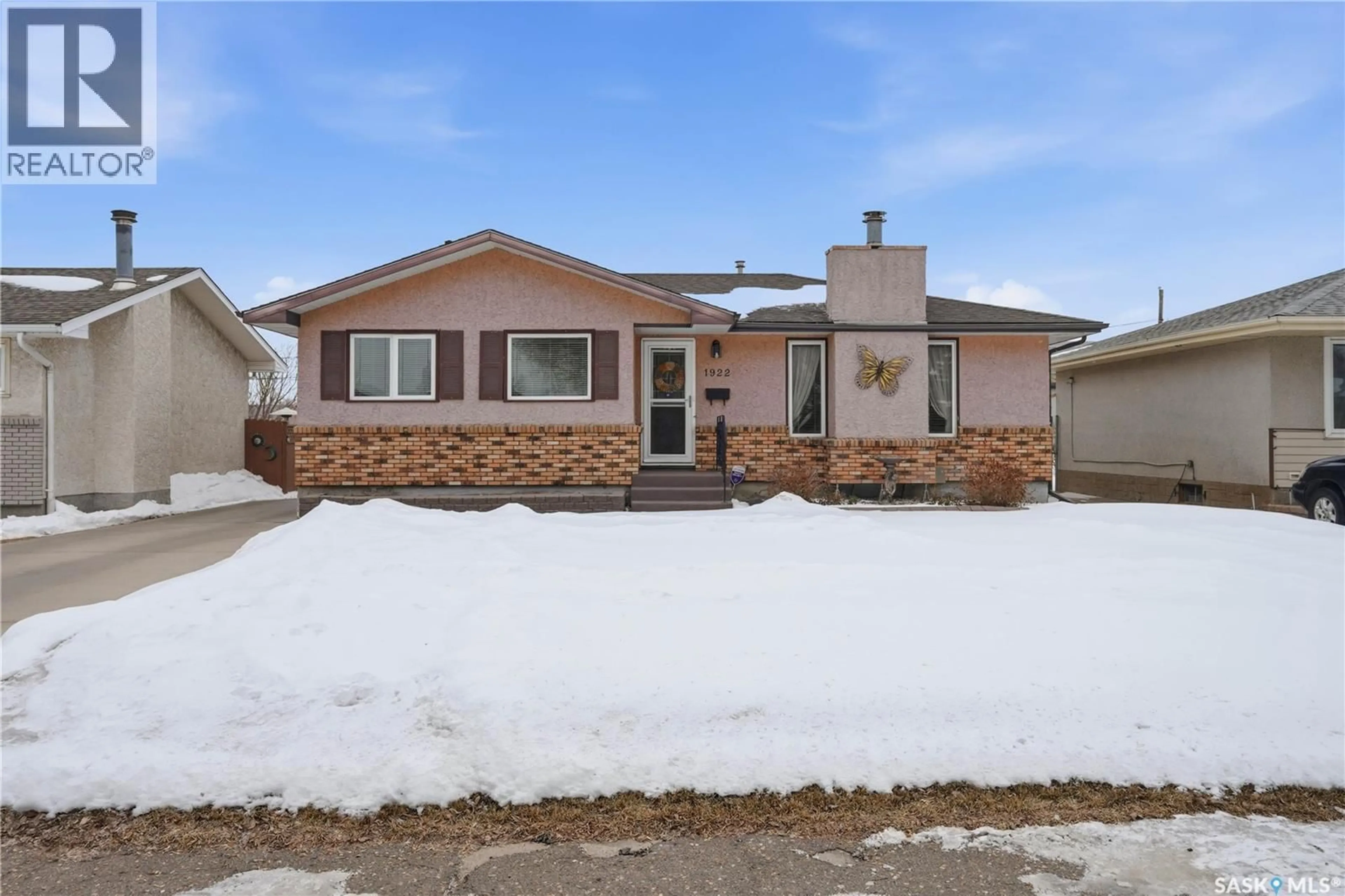 Home with vinyl exterior material, street for 1922 8TH AVENUE, Regina Saskatchewan S4R0G6