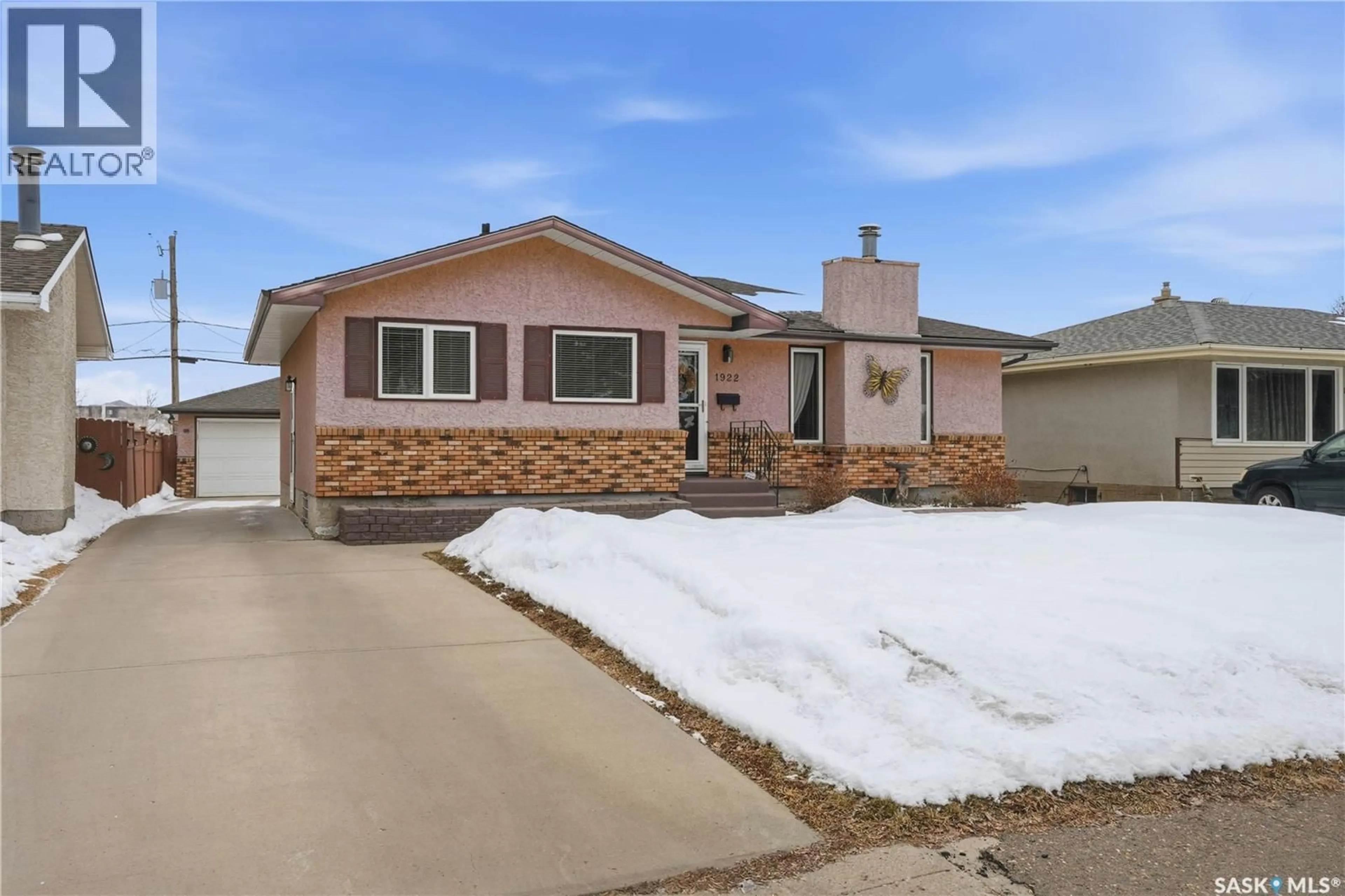 Home with vinyl exterior material, street for 1922 8TH AVENUE, Regina Saskatchewan S4R0G6