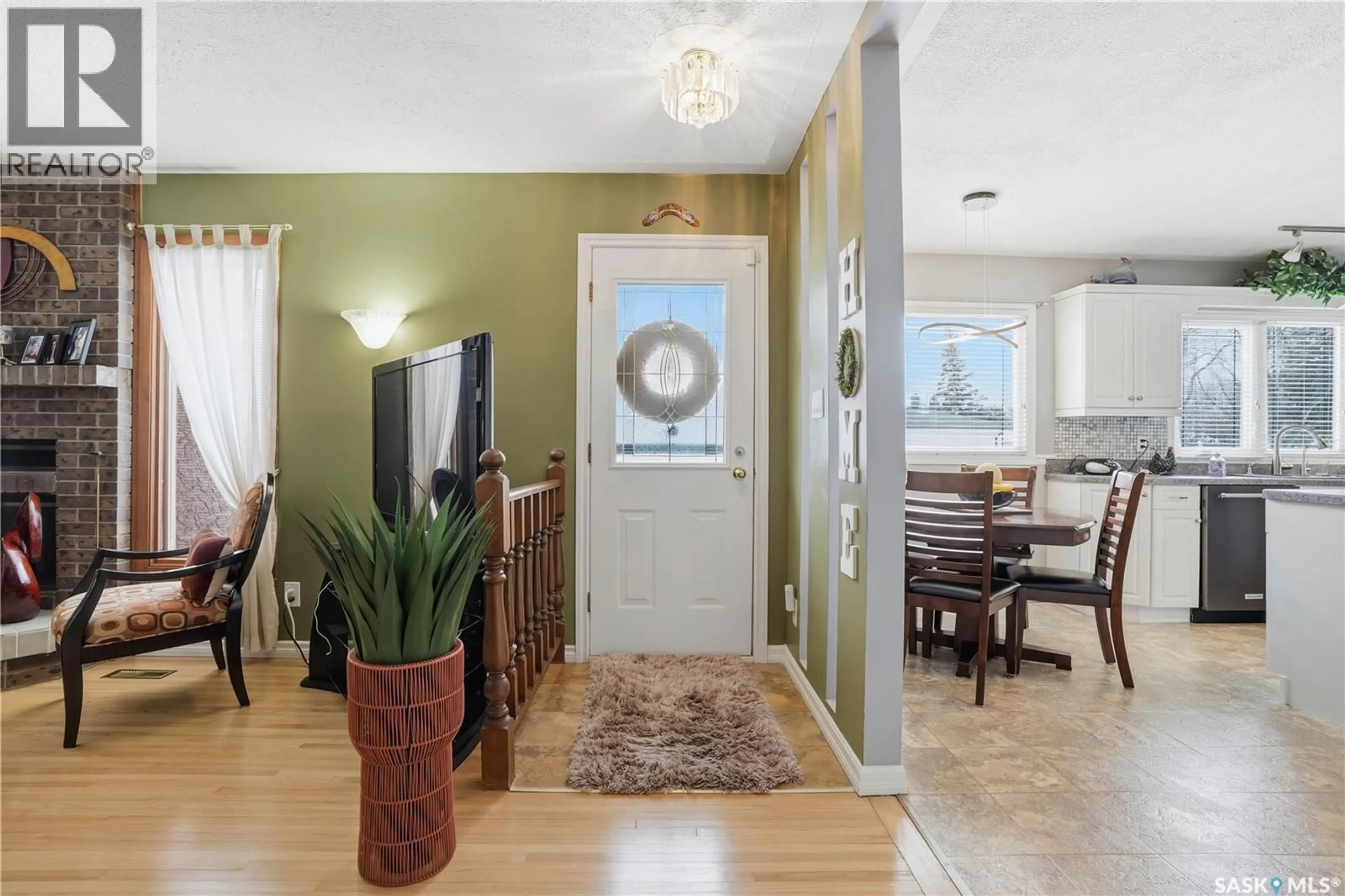 Indoor entryway for 1922 8TH AVENUE, Regina Saskatchewan S4R0G6