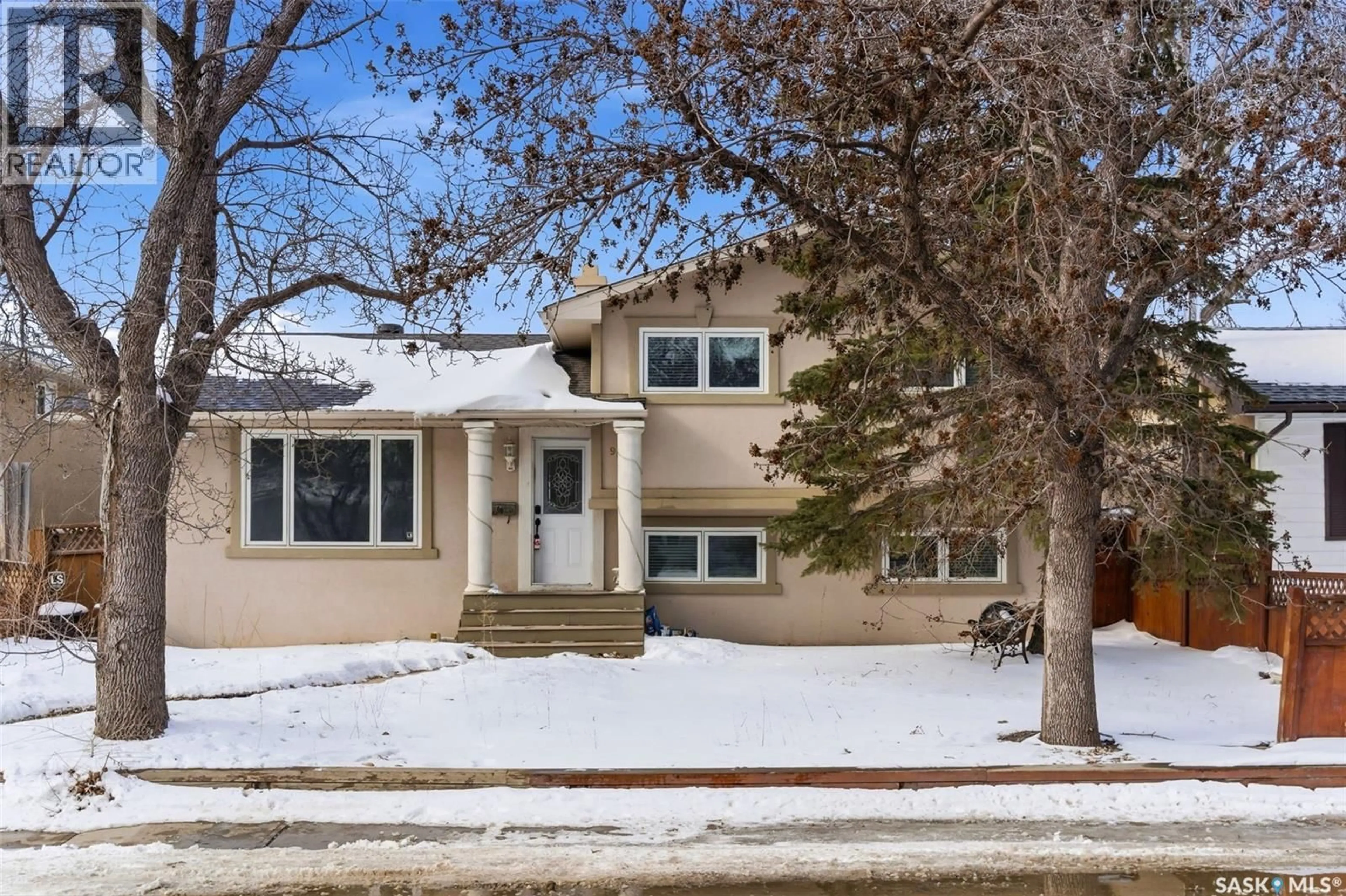 Home with vinyl exterior material, street for 960 MCCARTHY BOULEVARD, Regina Saskatchewan S4T6S7