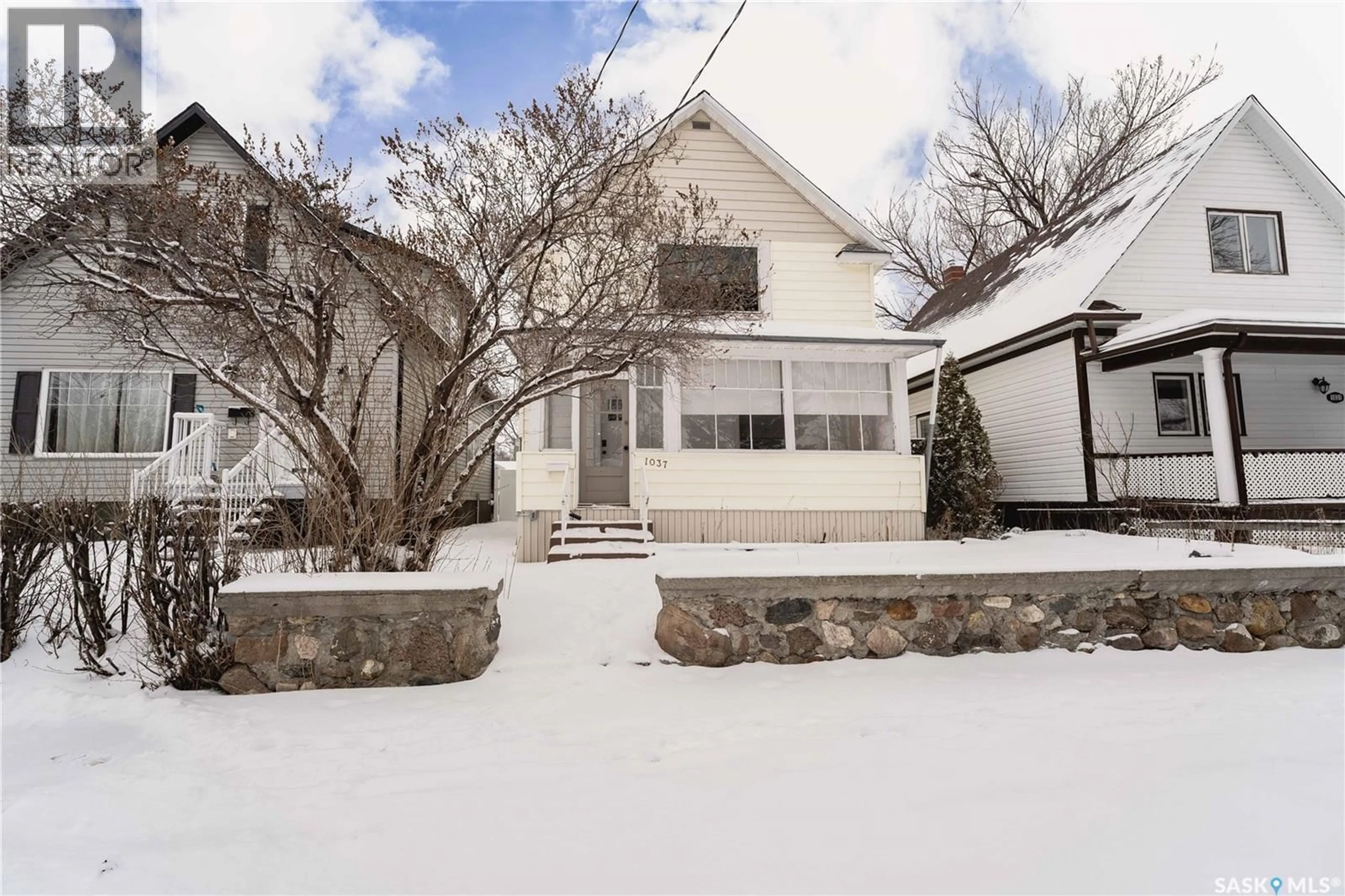 A pic from outside/outdoor area/front of a property/back of a property/a pic from drone, street for 1037 3RD AVENUE, Moose Jaw Saskatchewan S6H1E6