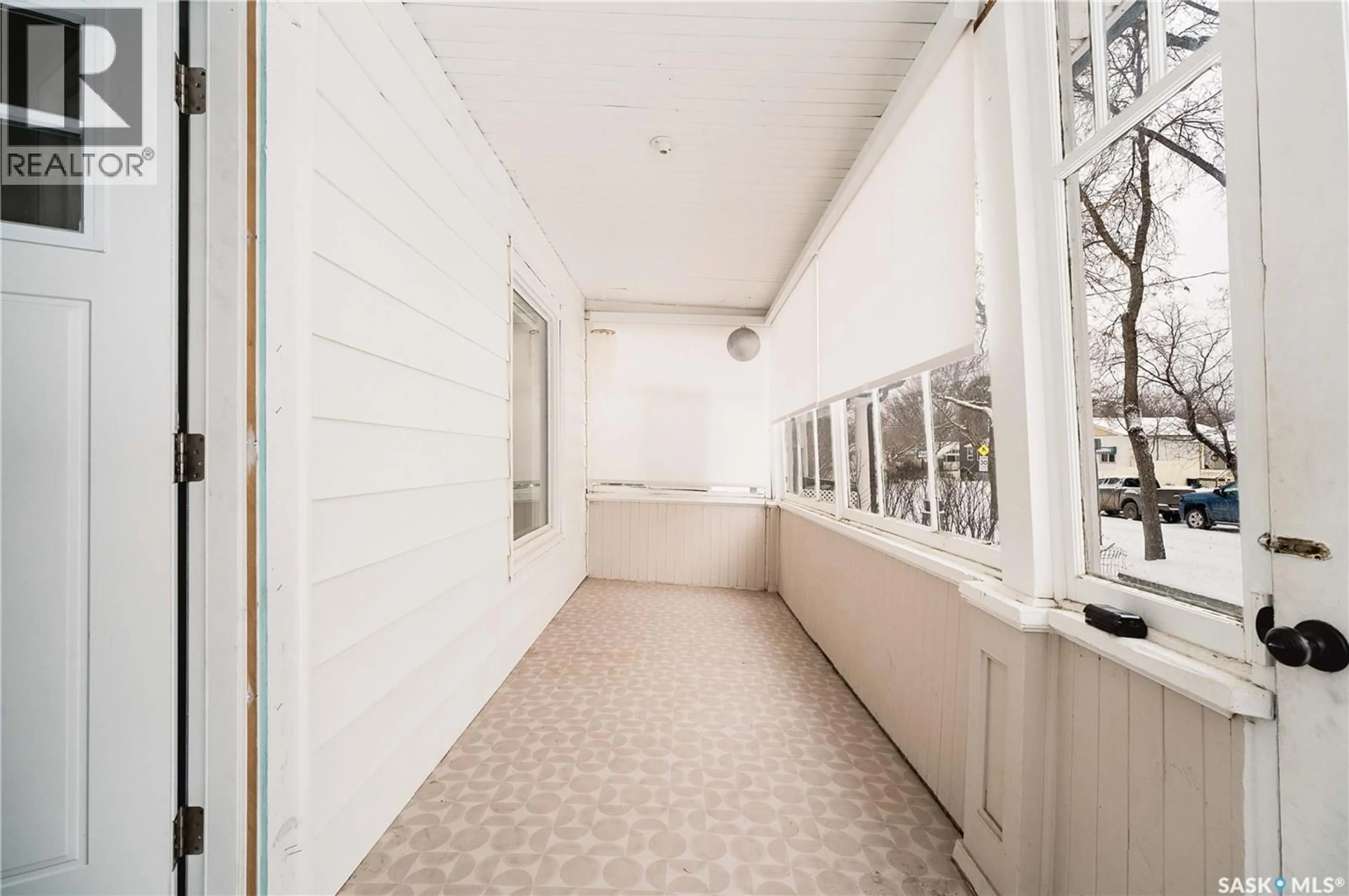 Unknown for 1037 3RD AVENUE, Moose Jaw Saskatchewan S6H1E6