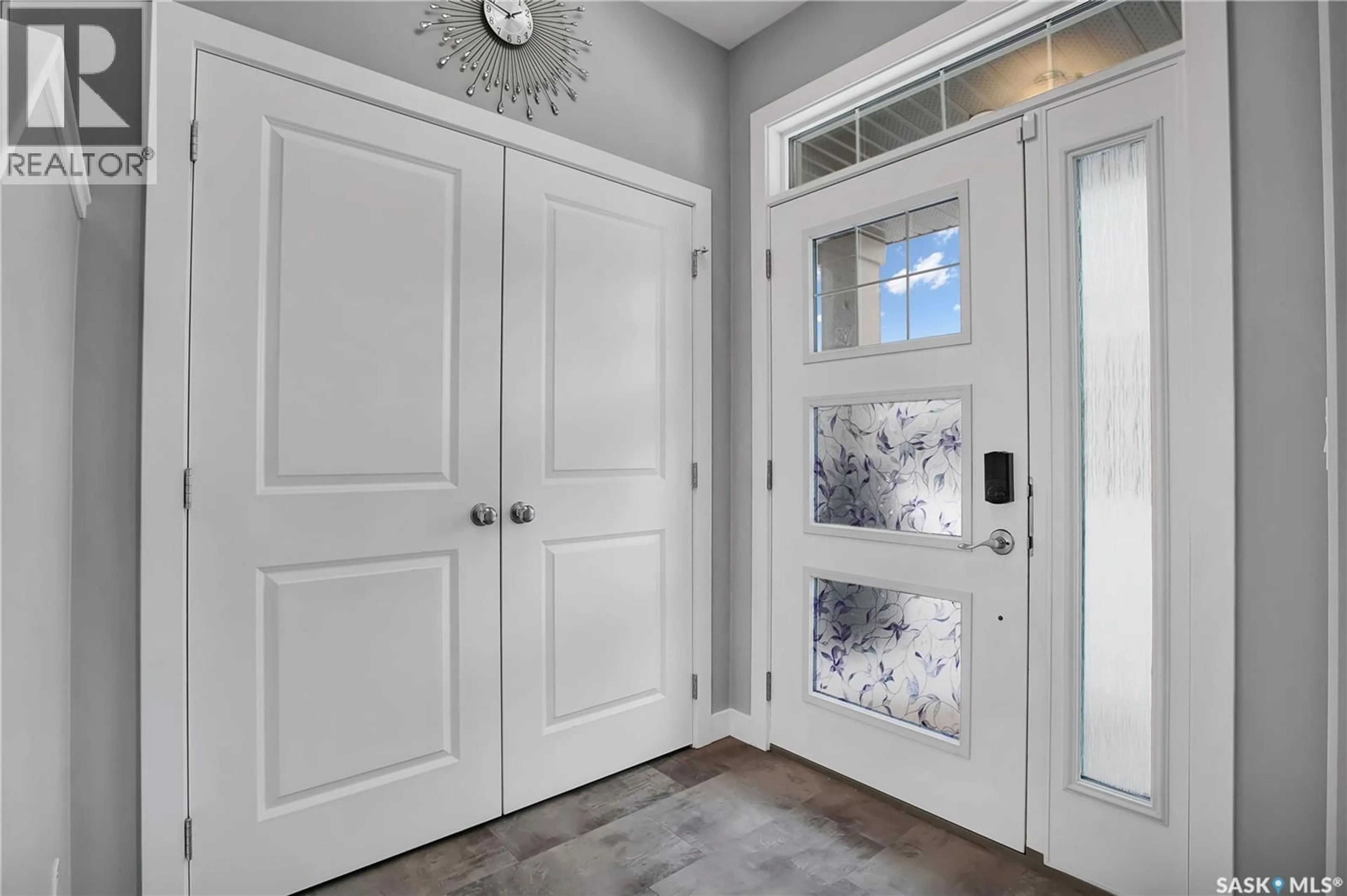 Indoor entryway for 959 MCFAULL MANOR, Saskatoon Saskatchewan S7V0S8