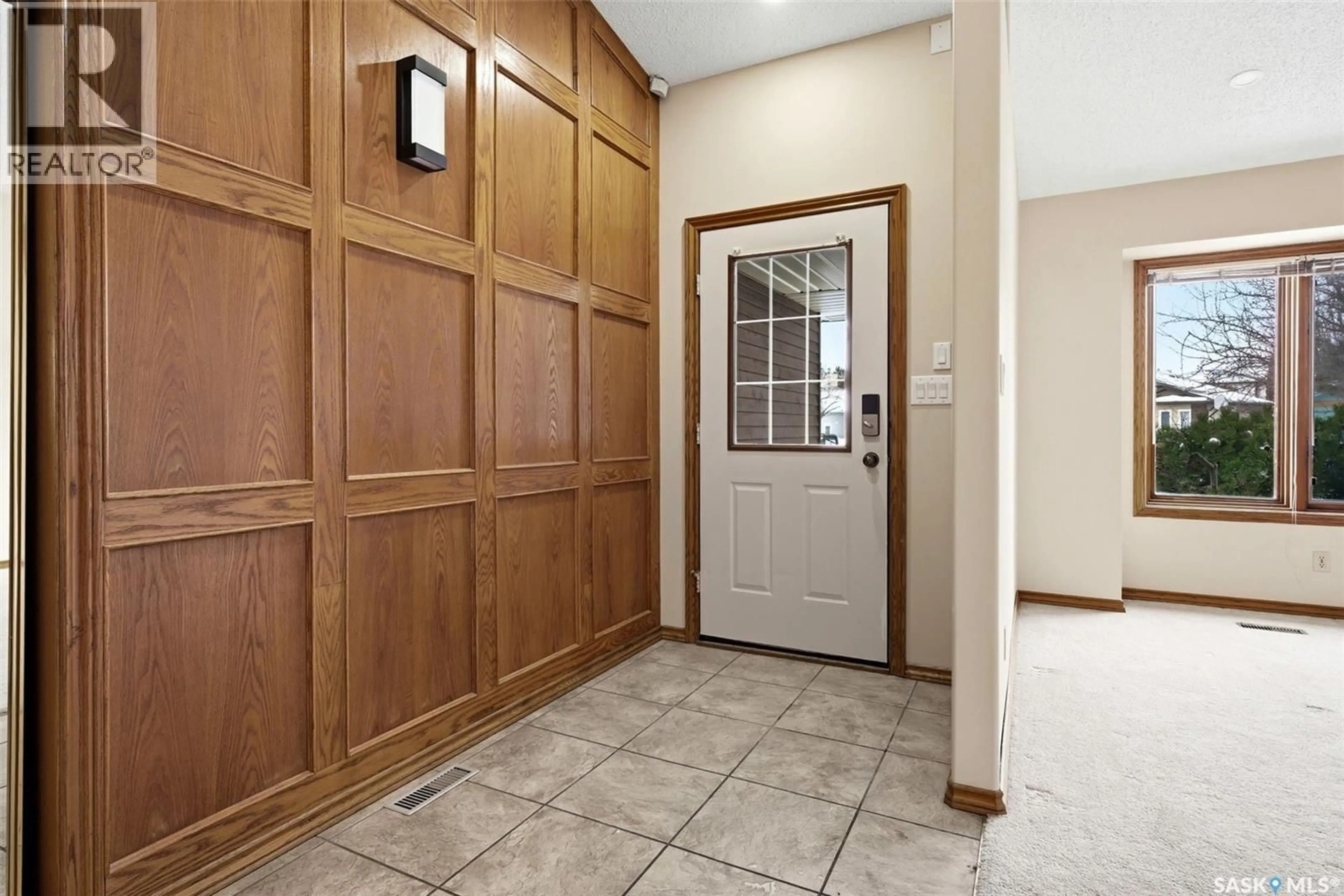 Indoor entryway for 3234 WASCANA GLEN, Regina Saskatchewan S4V2L6