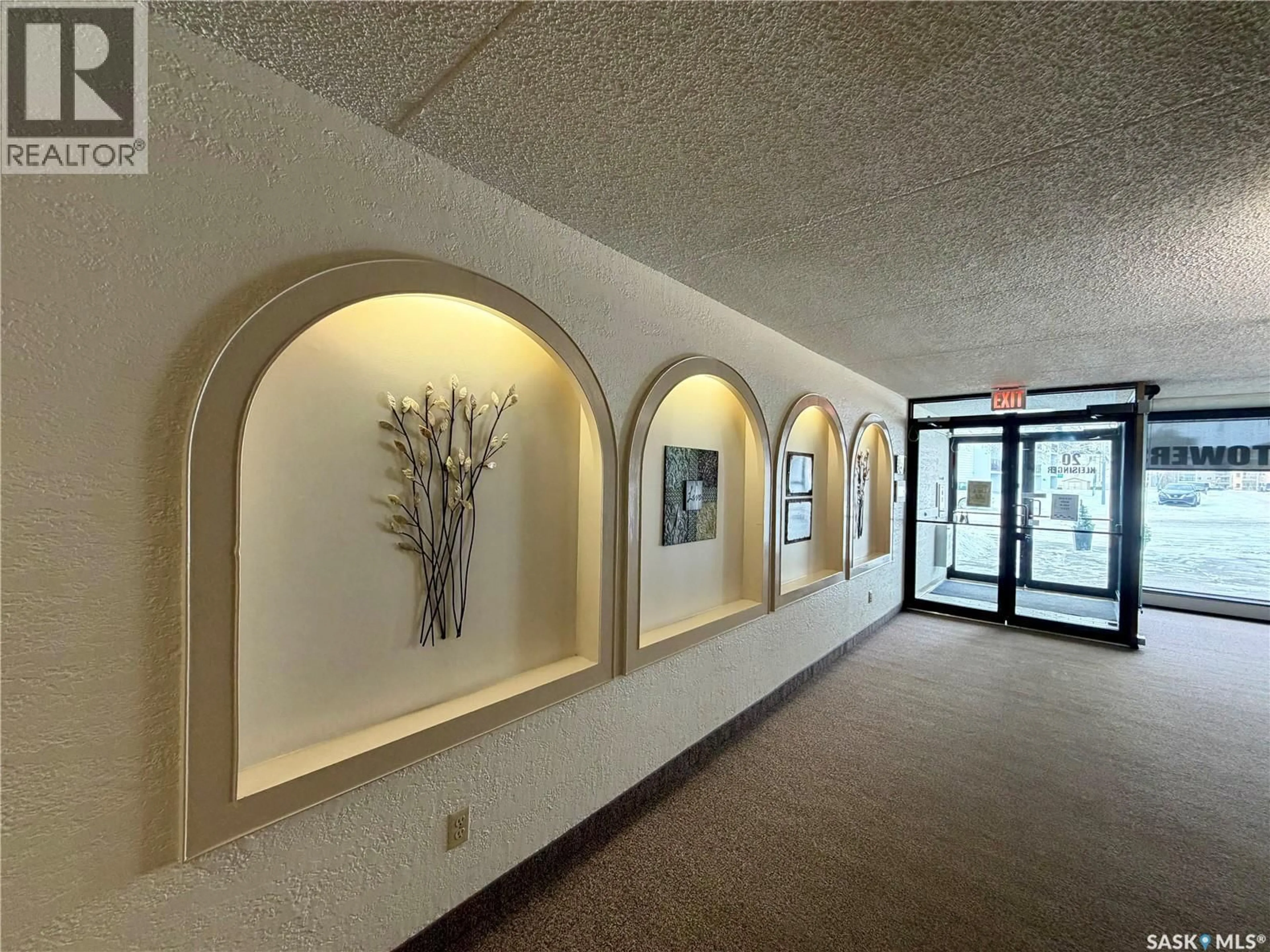 Indoor foyer for 209 KLEISINGER CRESCENT, Regina Saskatchewan S4R7M3