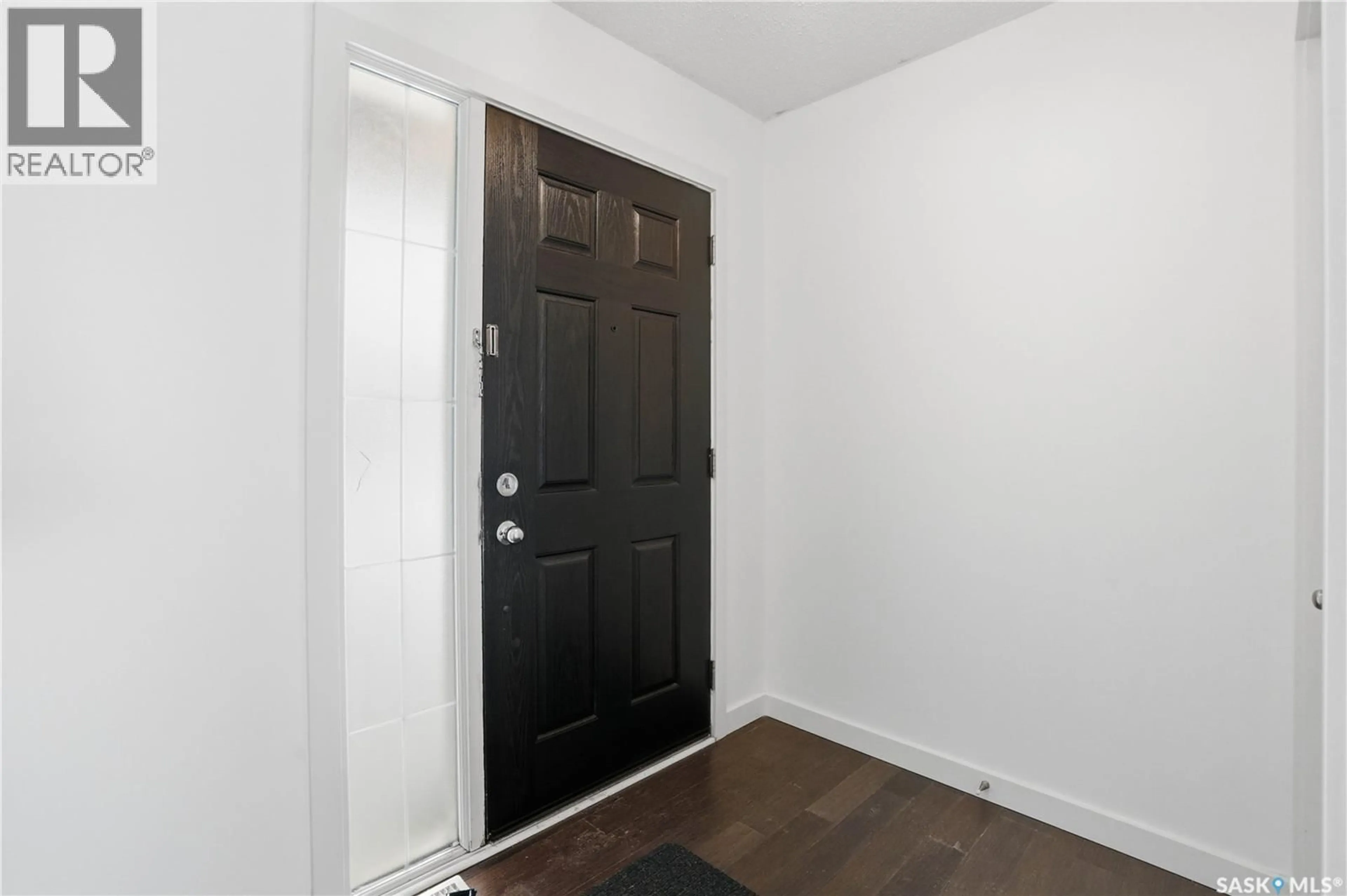 Indoor entryway for 106 - 410 LEDINGHAM WAY, Saskatoon Saskatchewan S7V0C4