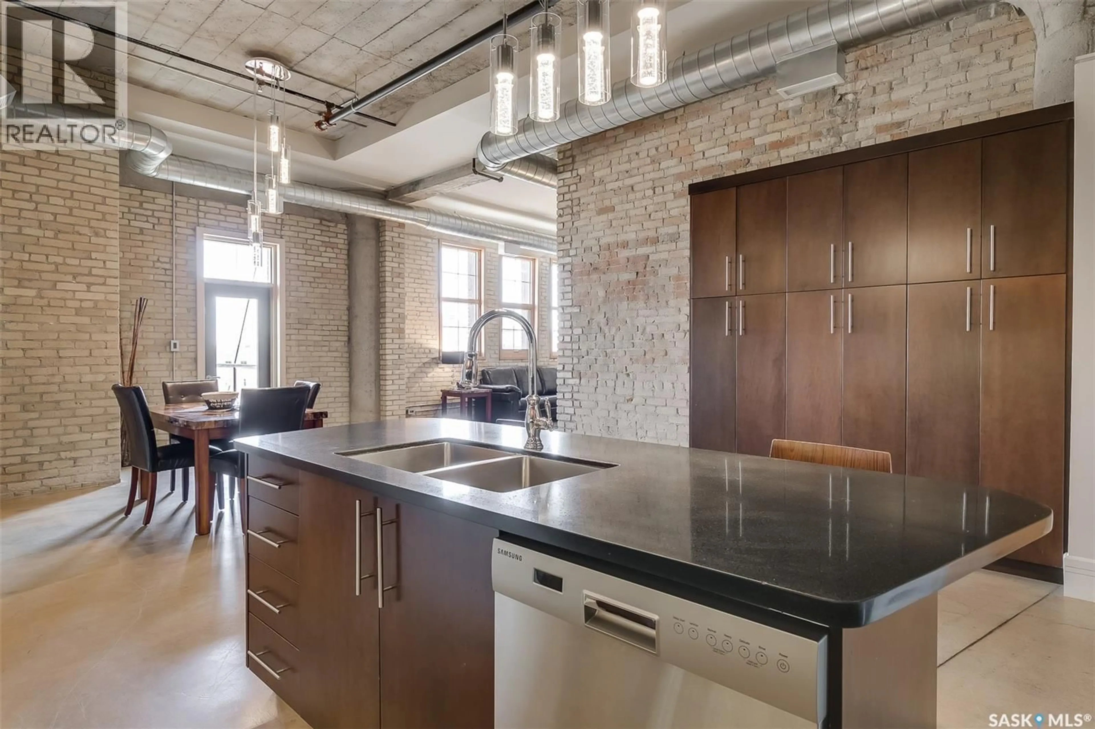 Contemporary kitchen, cement floor for 73 - 401 24TH STREET, Saskatoon Saskatchewan S7K1N9