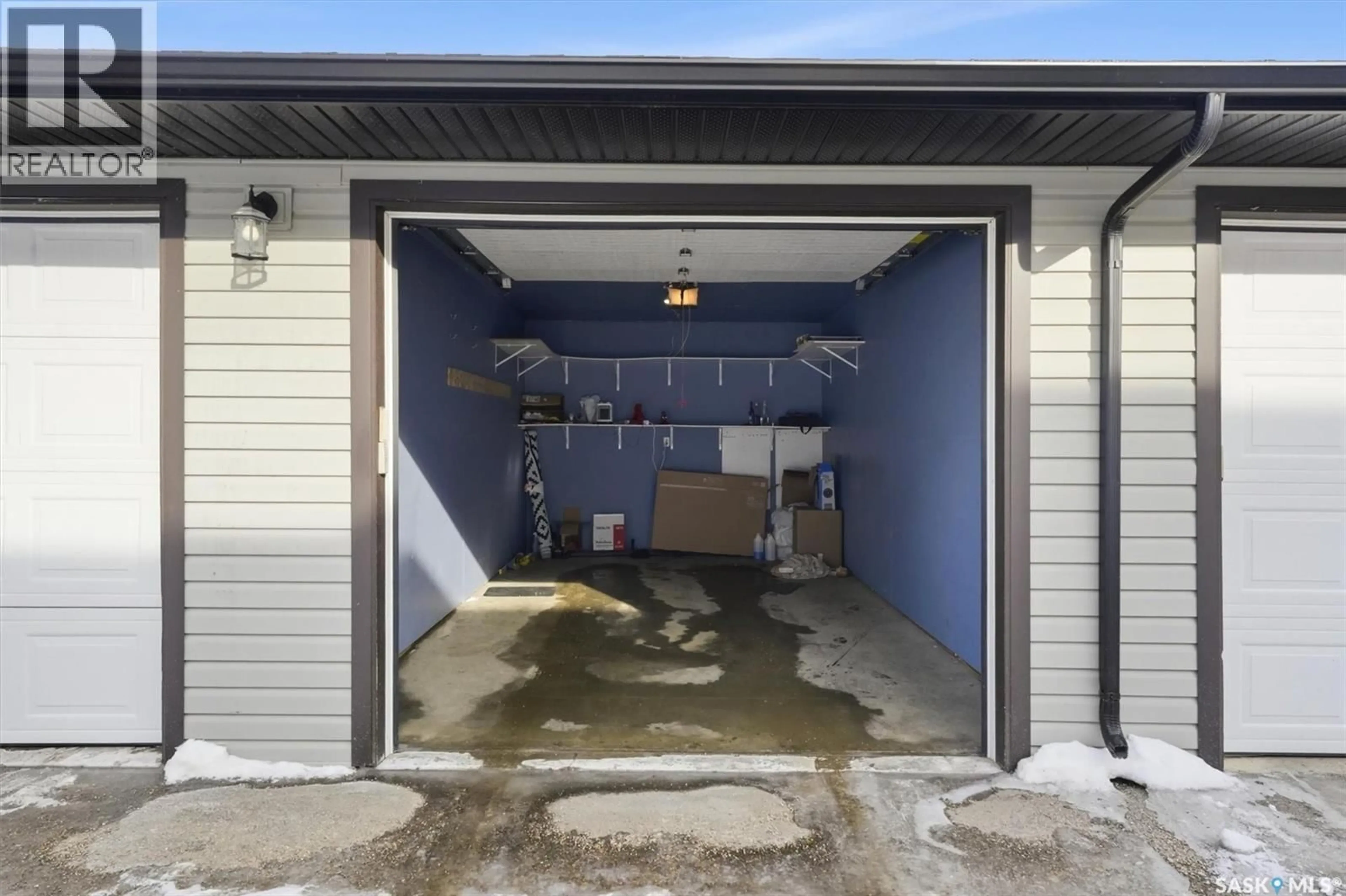 Indoor garage for 210 - 213 RAJPUT WAY, Saskatoon Saskatchewan S7W0V7